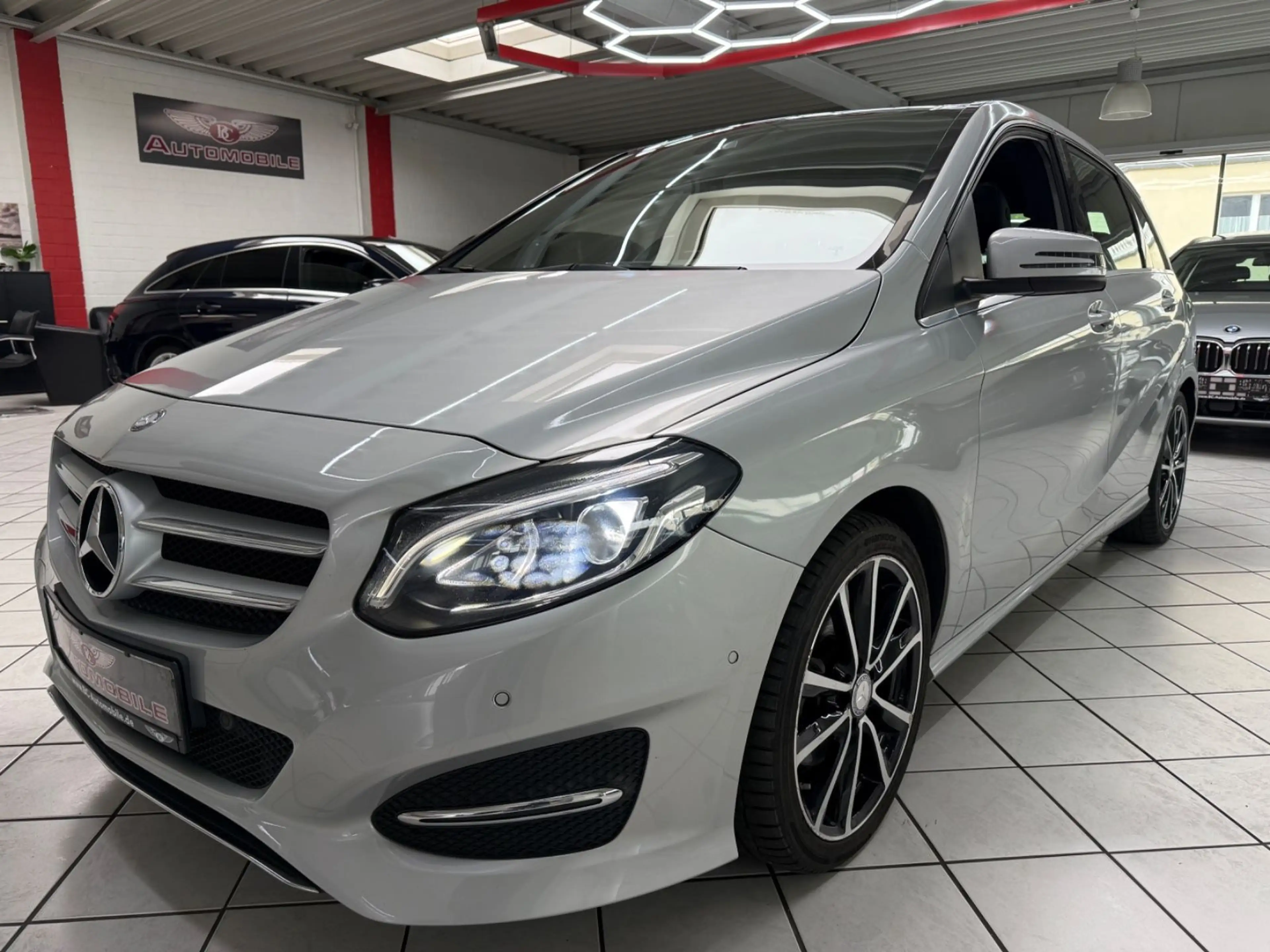 Mercedes-Benz B 220 CDI / d Urban LED PANO NAVI