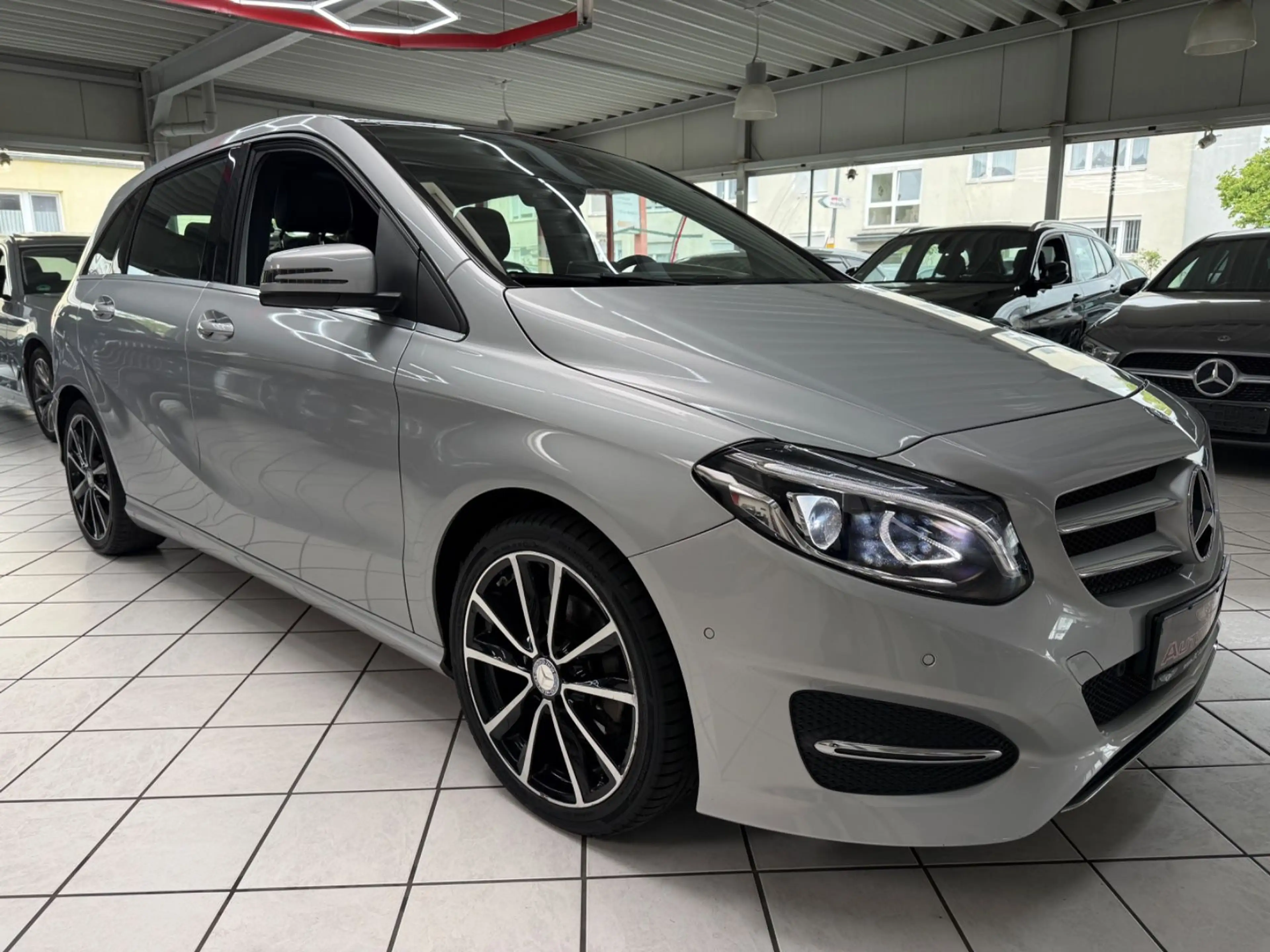 Mercedes-Benz B 220 CDI / d Urban LED PANO NAVI — photo 3