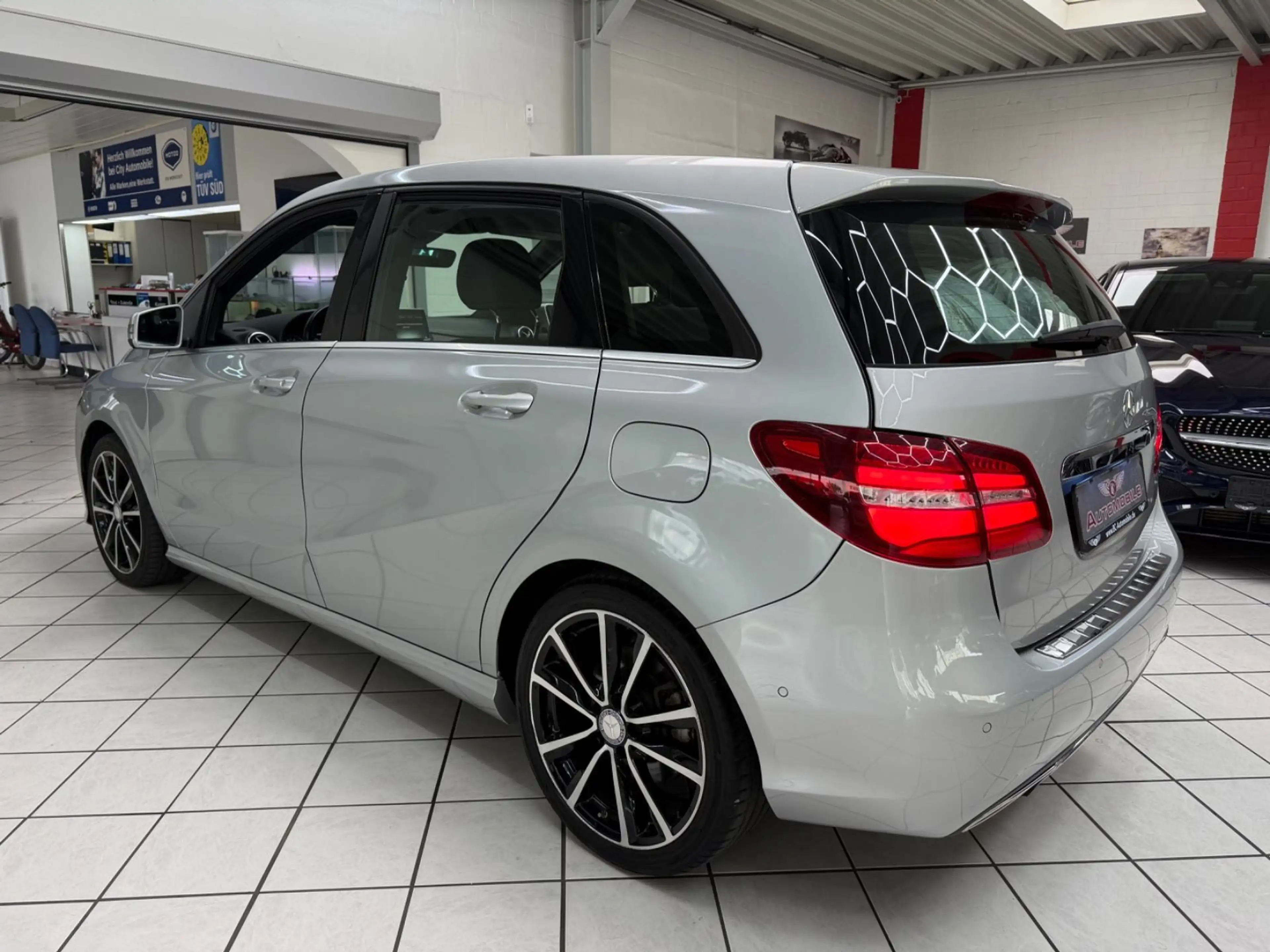 Mercedes-Benz B 220 CDI / d Urban LED PANO NAVI — photo 8