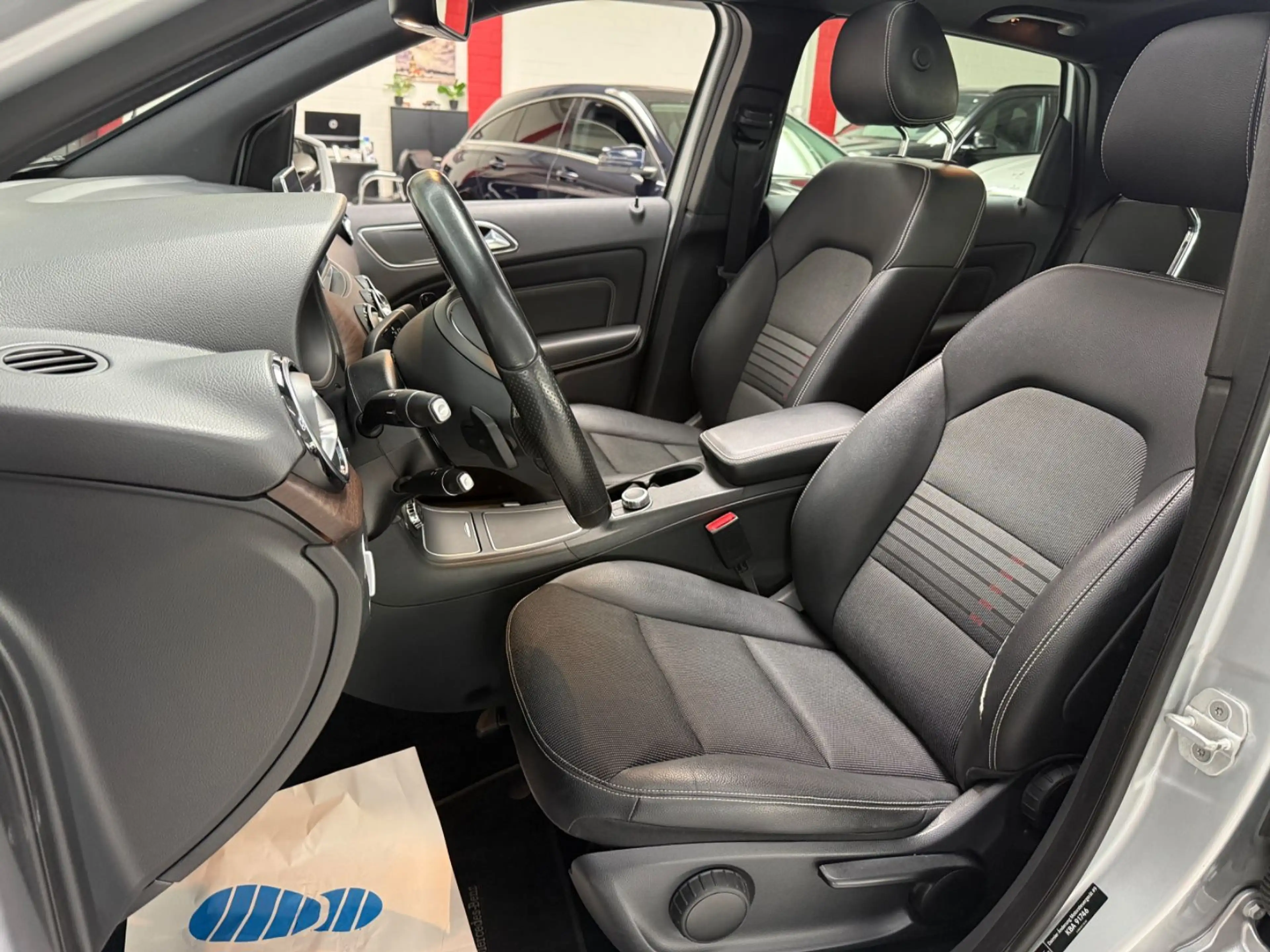 Mercedes-Benz B 220 CDI / d Urban LED PANO NAVI — photo 15