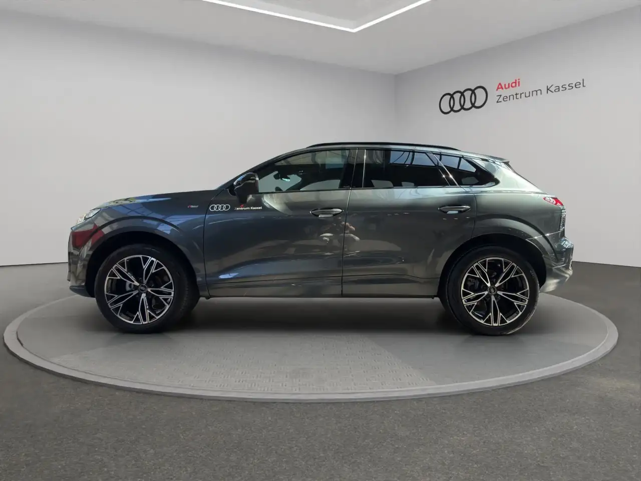 Audi Q3 SUV TFSI S line LED Navi Pano AHK 19" Rü 2