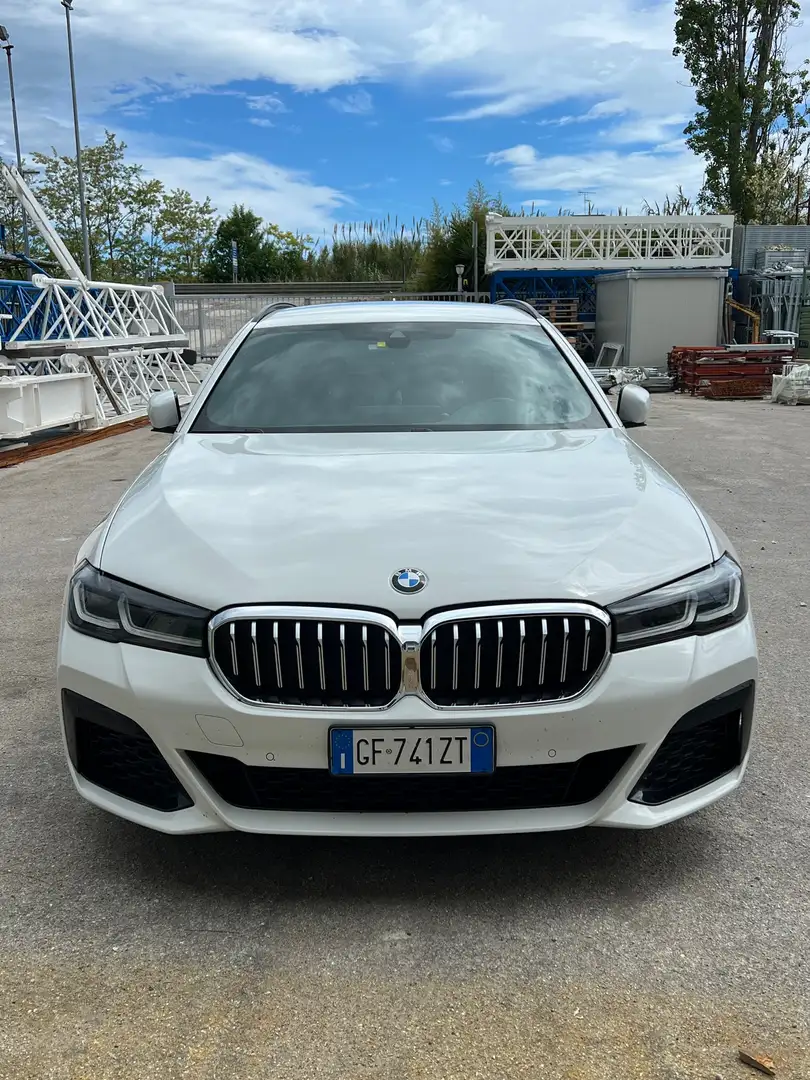 BMW 520 520d Touring mhev 48V xdrive Msport auto Bílá - 1