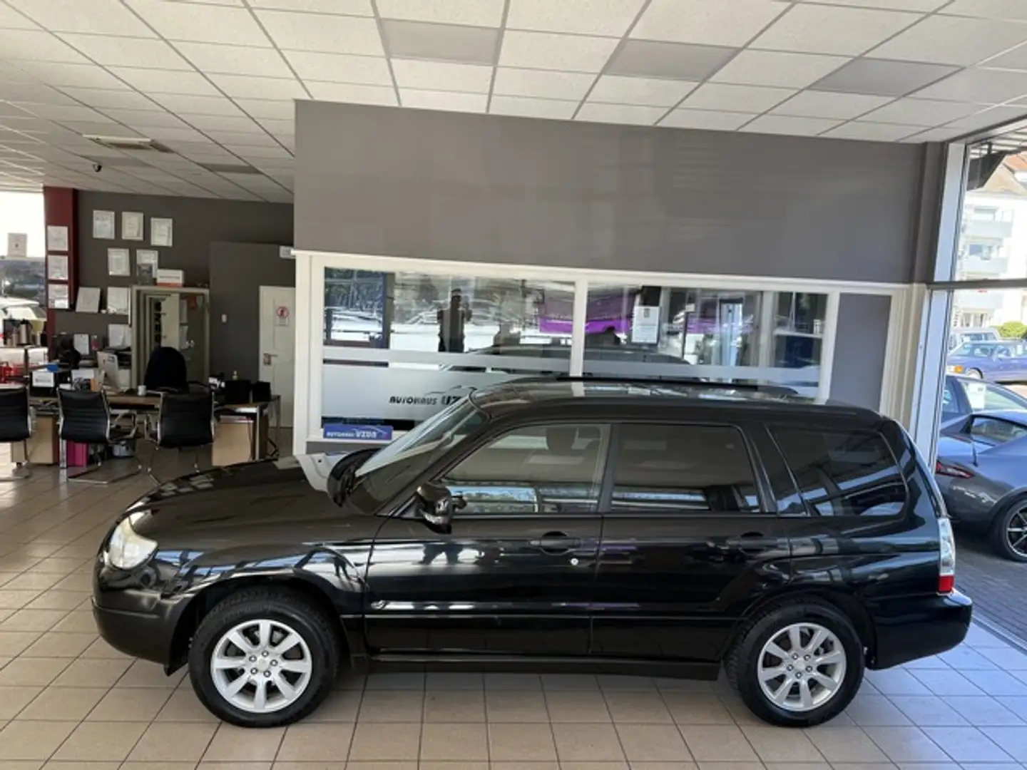 Subaru Forester 2.0 X Comfo. Auto. 4x4 Pano. Benzin+LPG Schwarz - 2