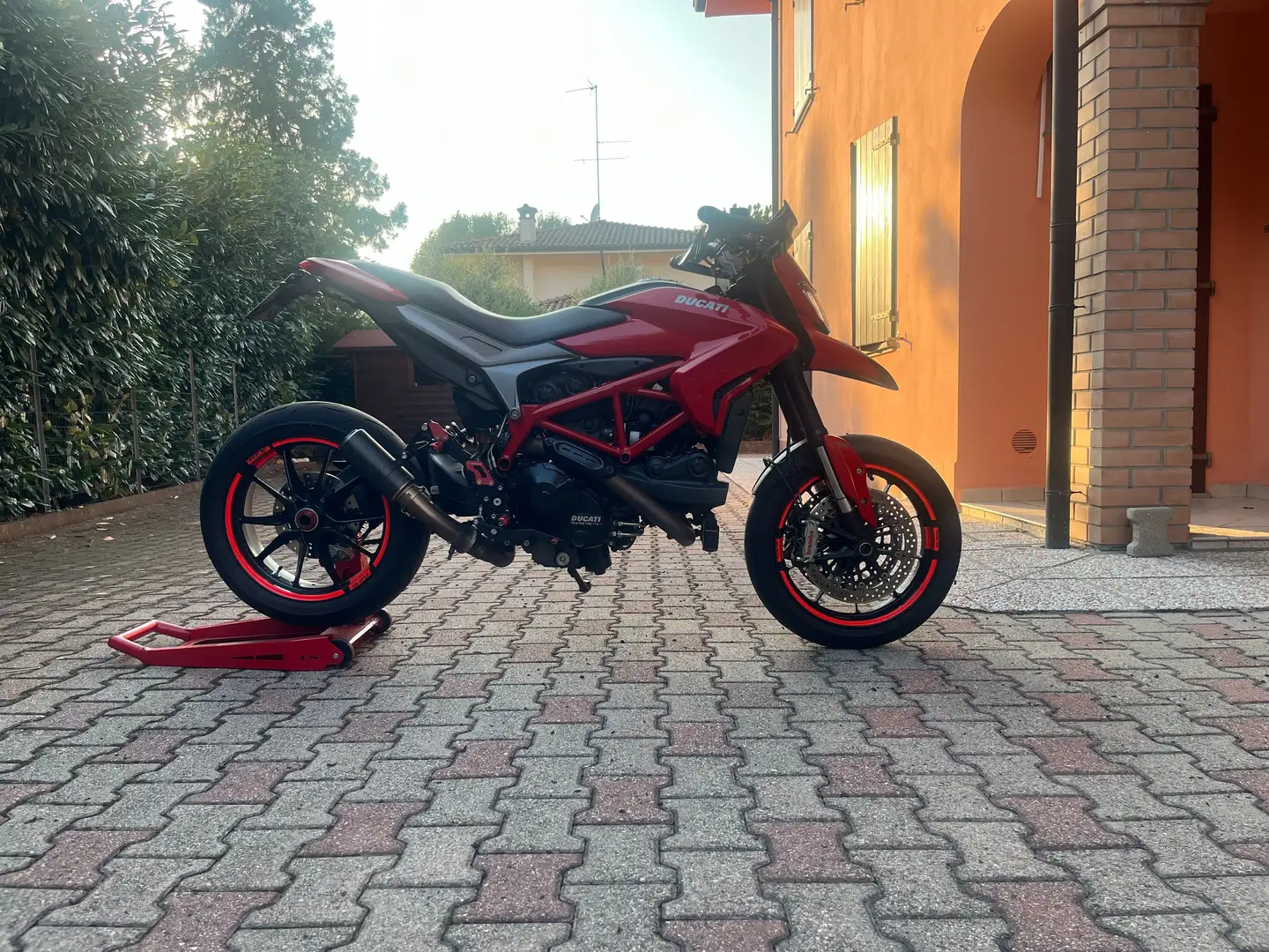 Ducati Hypermotard 939 Rojo - 2