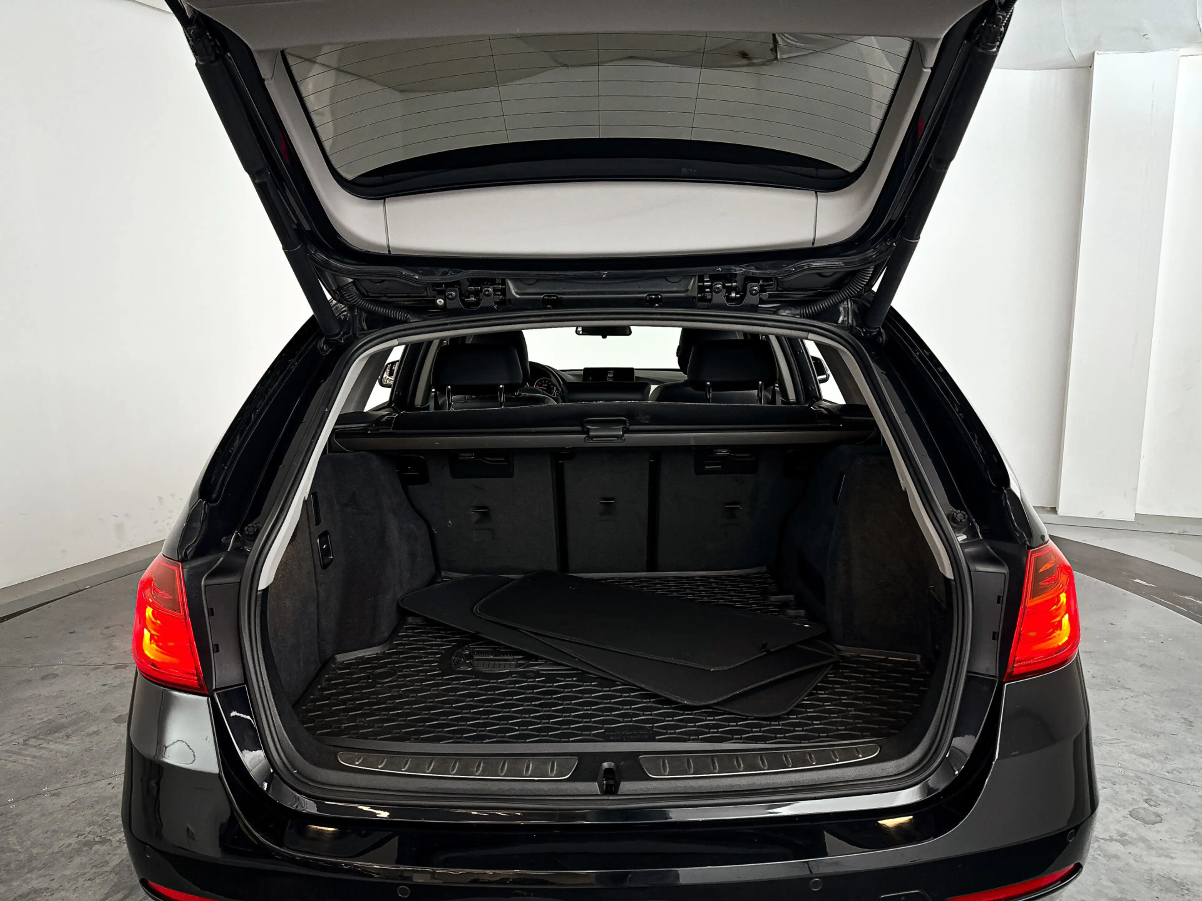 BMW 320 3-serie Touring 320i Executive | Park assist | Sto — photo 11