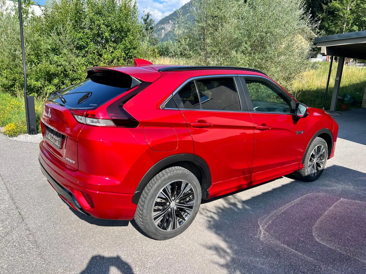 Mitsubishi Eclipse Cross Eclipse Cross 2,4 PHEV 4WD Top-Ausstattung Select CVT AHK 8-fach bereift Rot - 2