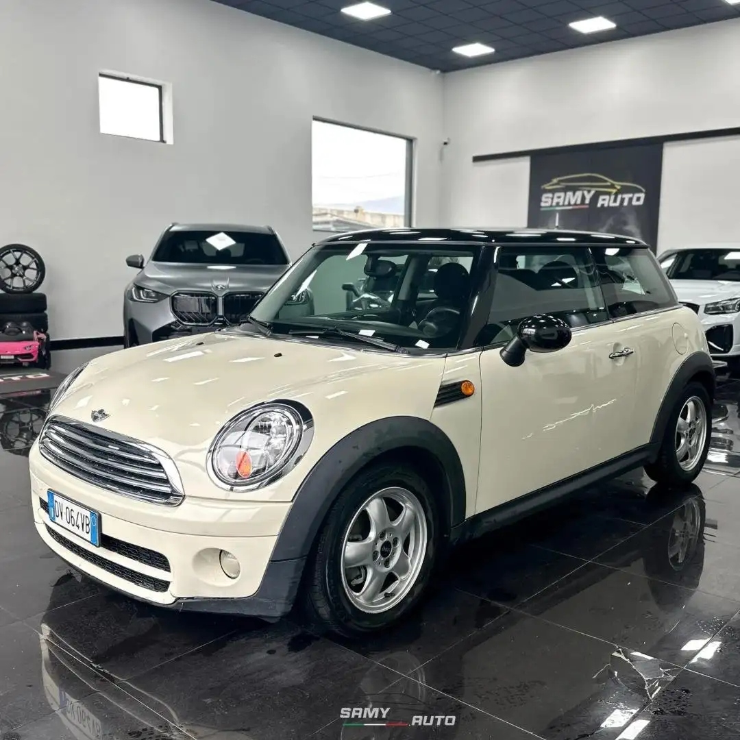 MINI Cooper D Hatchback 1.6 Béžová - 2