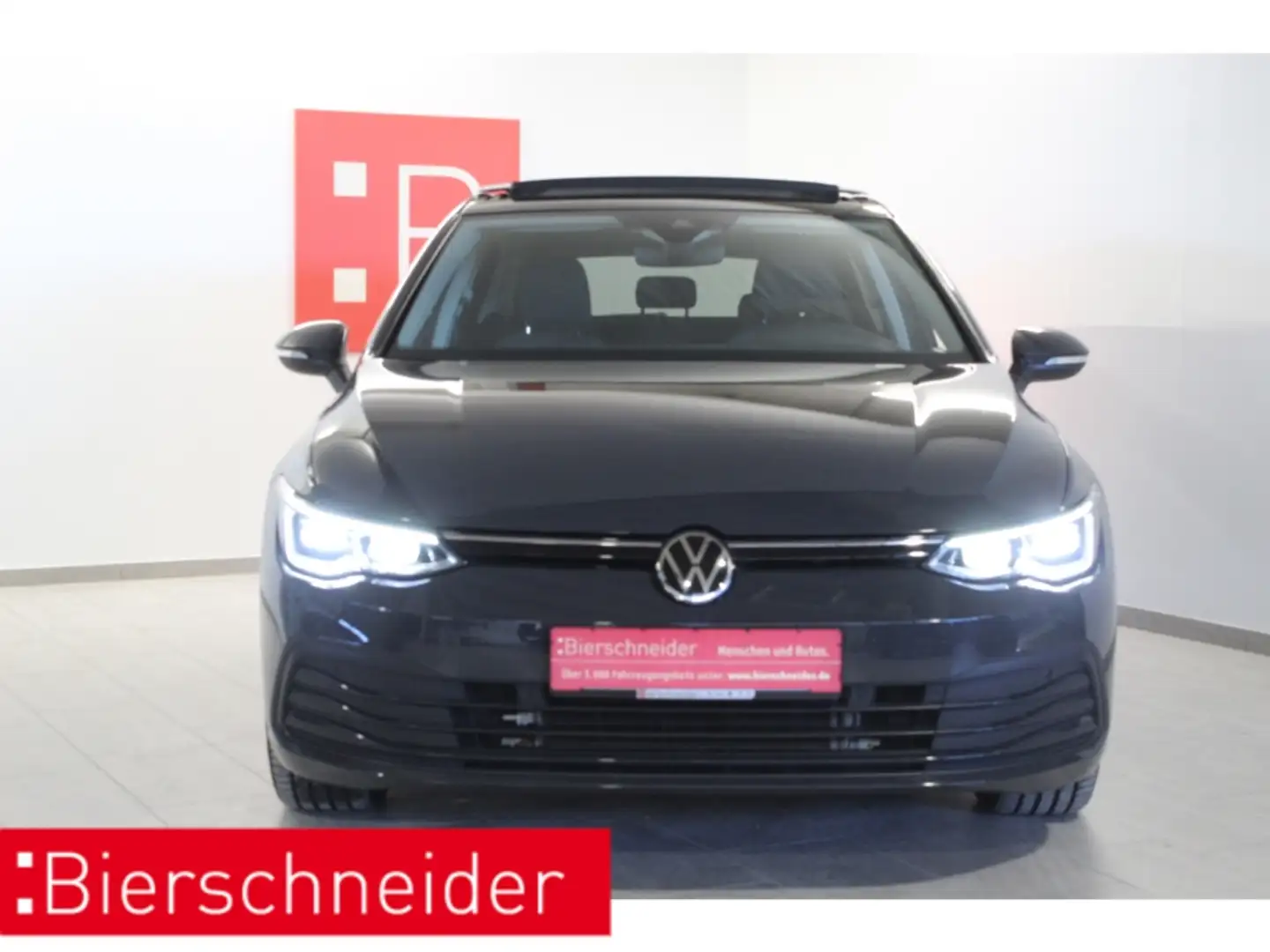 Volkswagen Golf 8 2.0 TDI DSG Life 17 PANO AHK STAND Šedá - 2