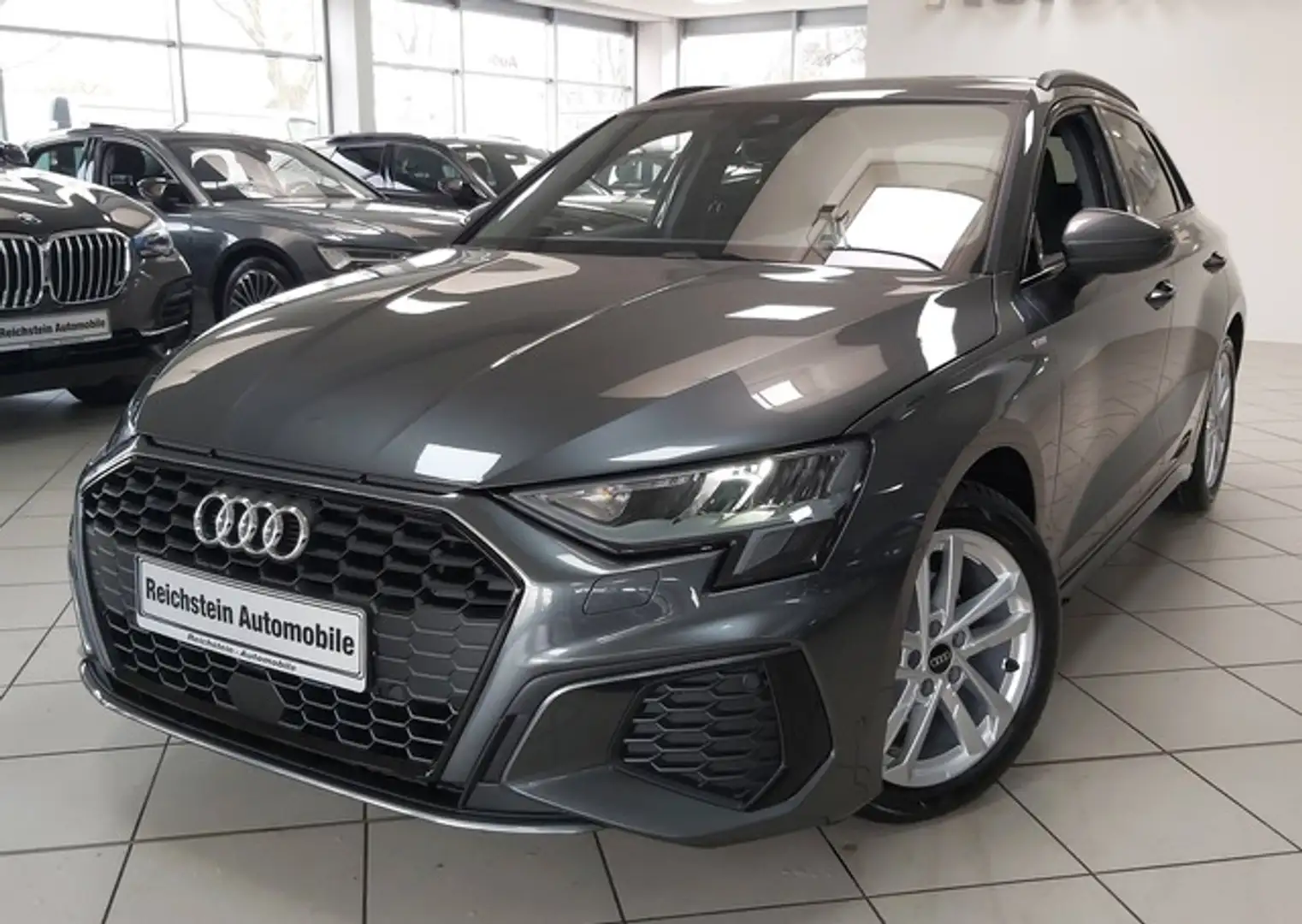 Audi A3 Sportback 30 TFSI S LINE AHK ACC NETTO 25.500 Grau - 1