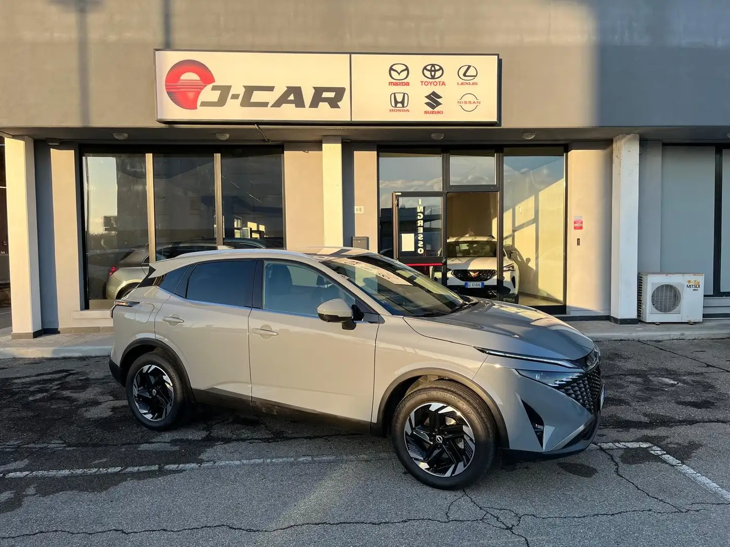 Nissan Qashqai Qashqai III 2024 1.3 mhev N-Connecta 2wd 140cv Gris - 1