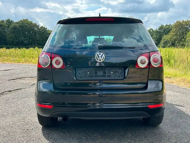 Volkswagen Golf view 4