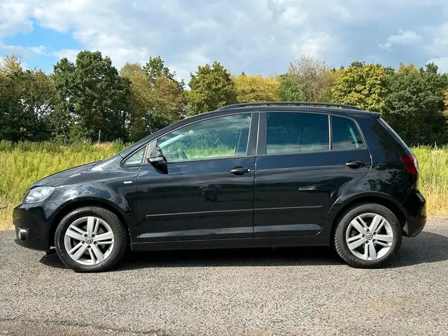 Volkswagen Golf view 2