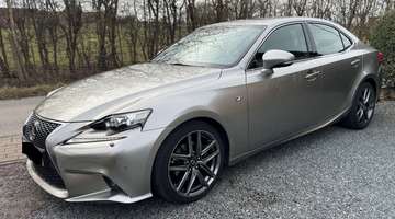 IS 300h 2.5i F-Sport Line E-CVT