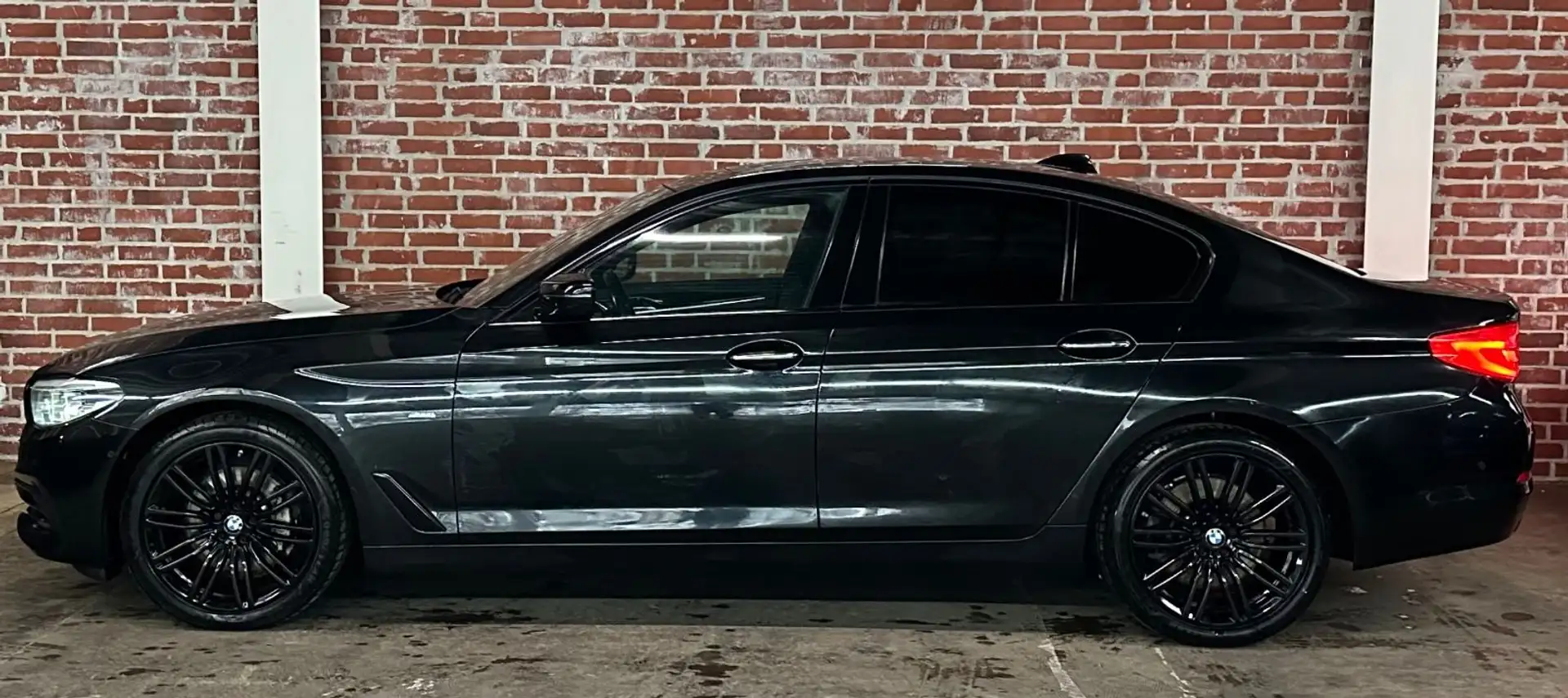 BMW 530 d xDrive Sport Line LED/ACC/HUD/GSD/R.Kam Noir - 2