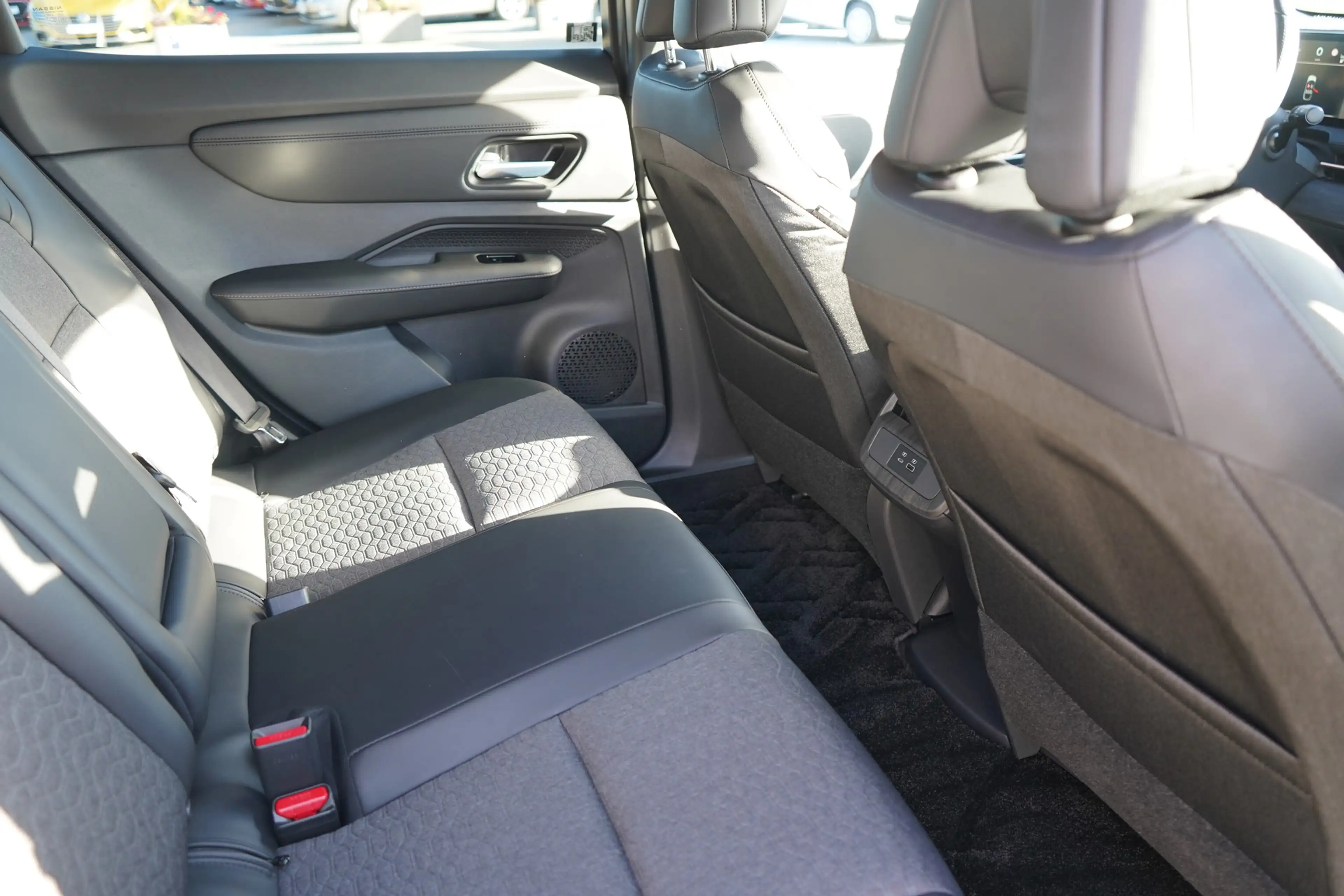 Nissan Ariya LED Navi Kamera 360° Teilleder — photo 11