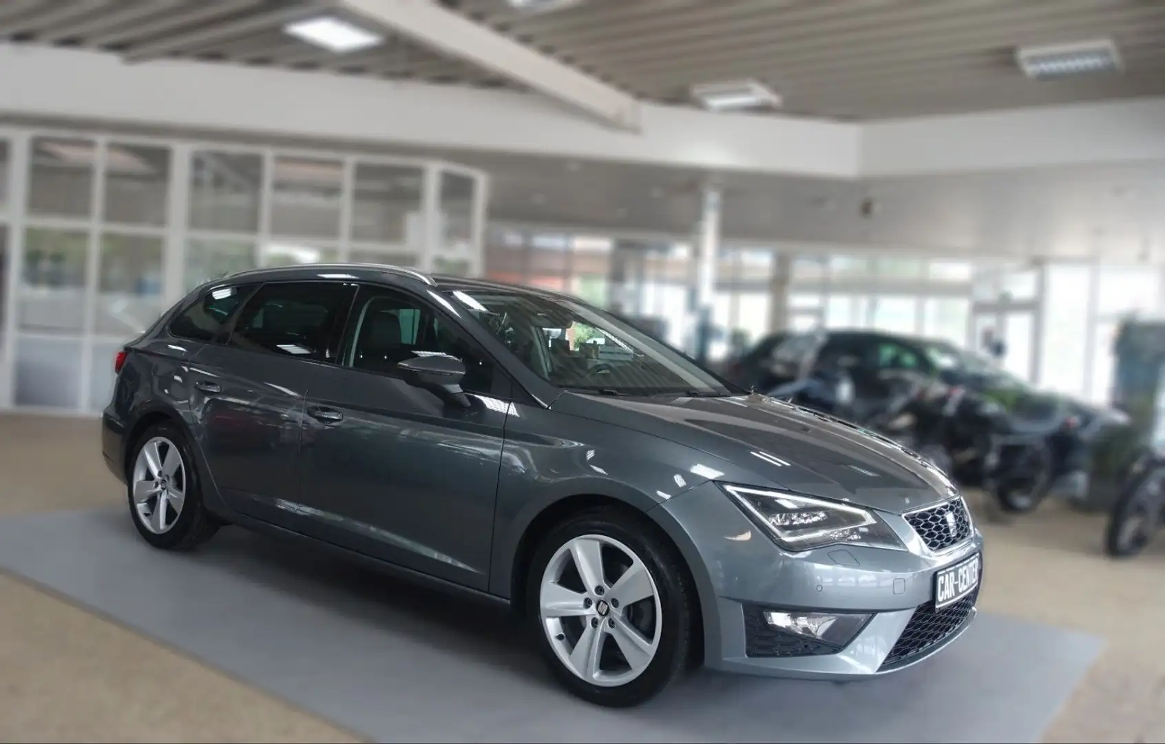 SEAT Leon ST 1.4 TSI FR DSG Dynamic; NAV DCC LED PDC Grau - 2
