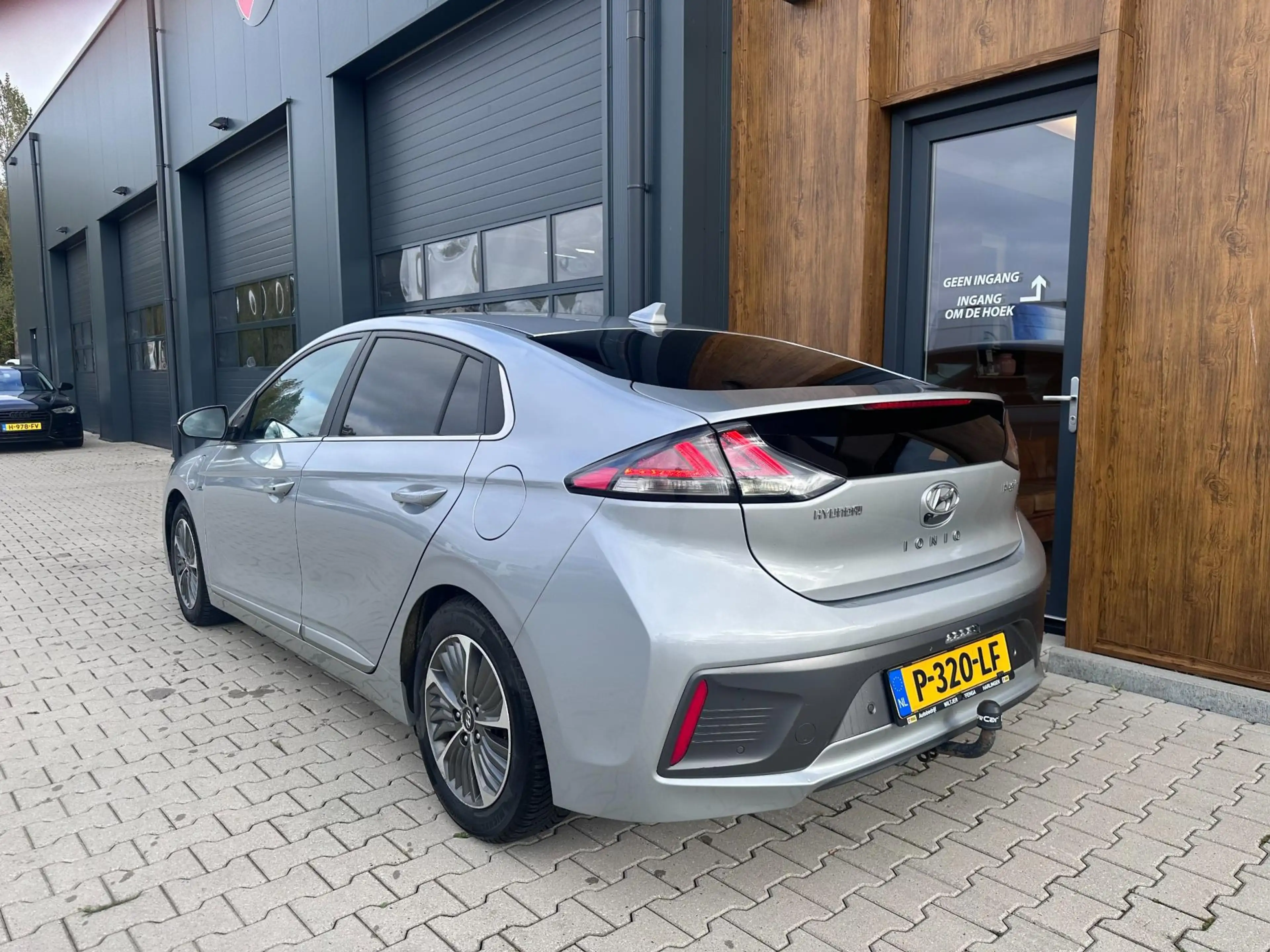 Hyundai IONIQ 1.6 GDi PHEV / facelift model / Premium — photo 3