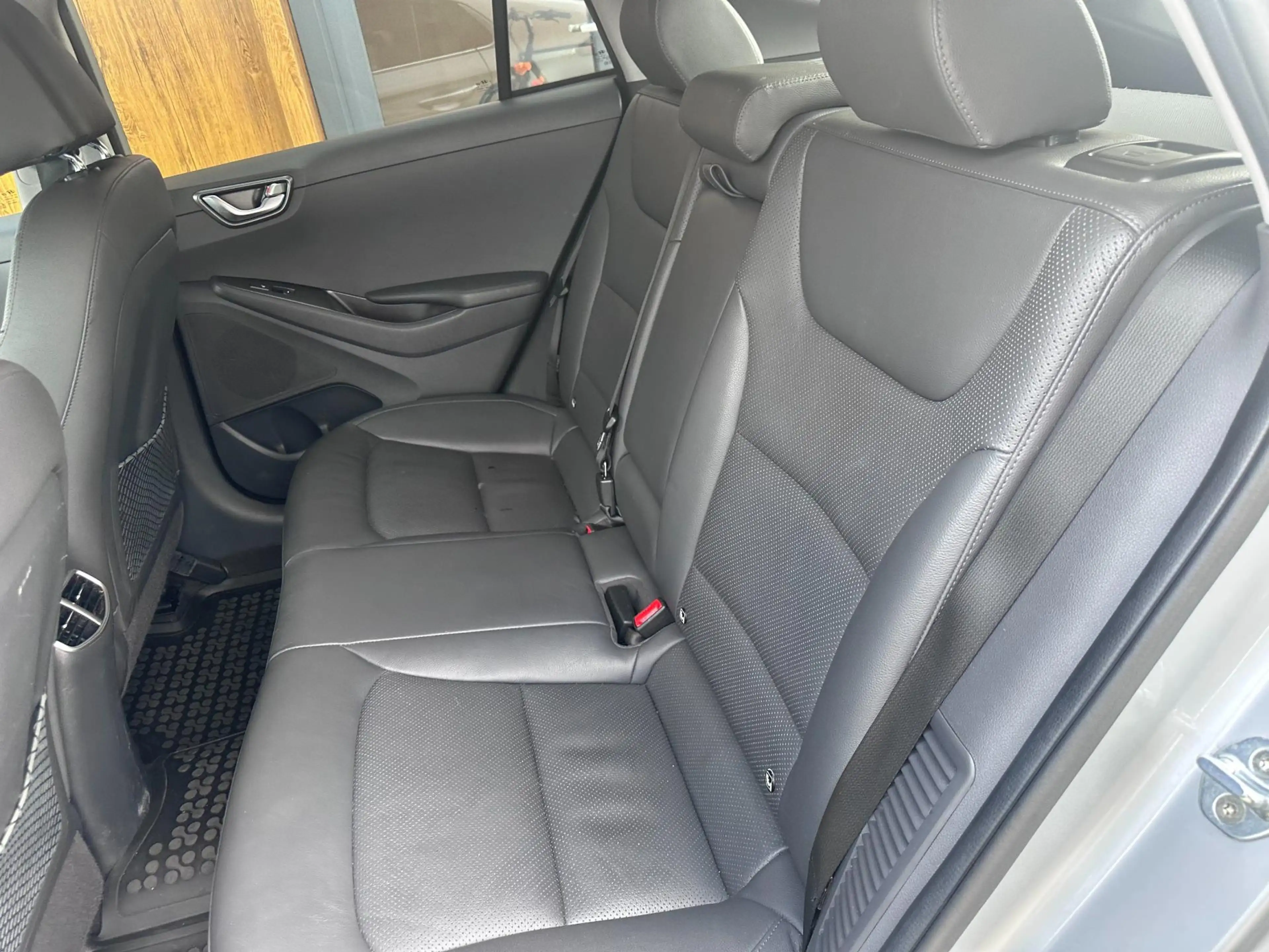 Hyundai IONIQ 1.6 GDi PHEV / facelift model / Premium — photo 4