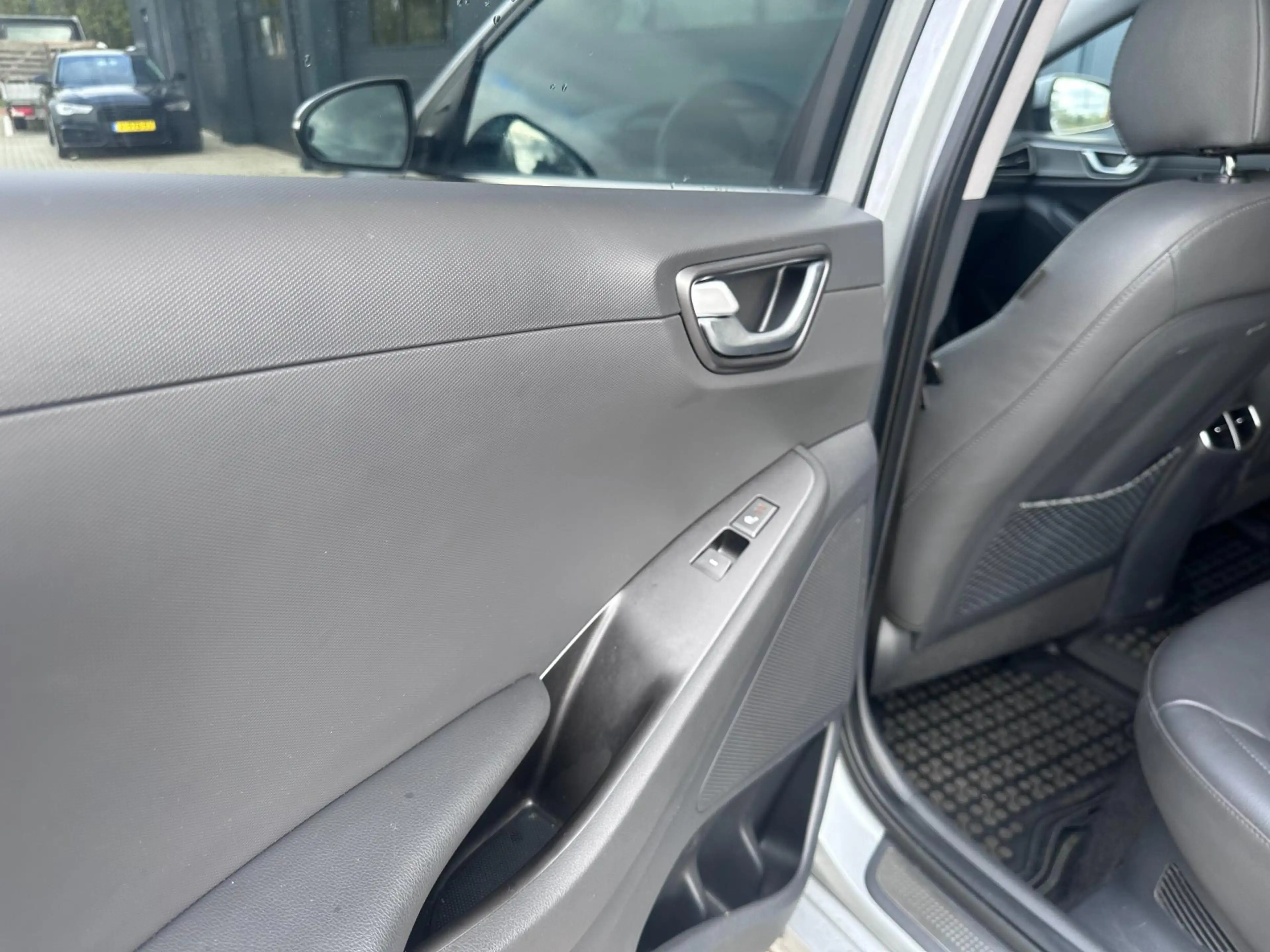 Hyundai IONIQ 1.6 GDi PHEV / facelift model / Premium — photo 10