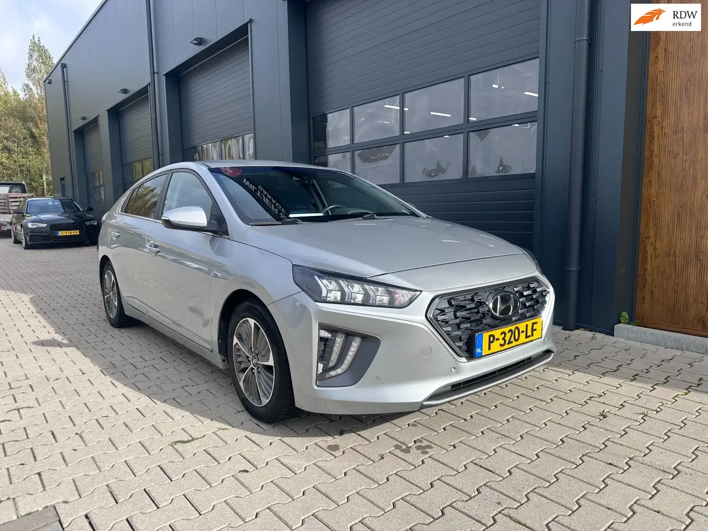 Hyundai IONIQ 1.6 GDi PHEV / facelift model / Premium Gris - 1