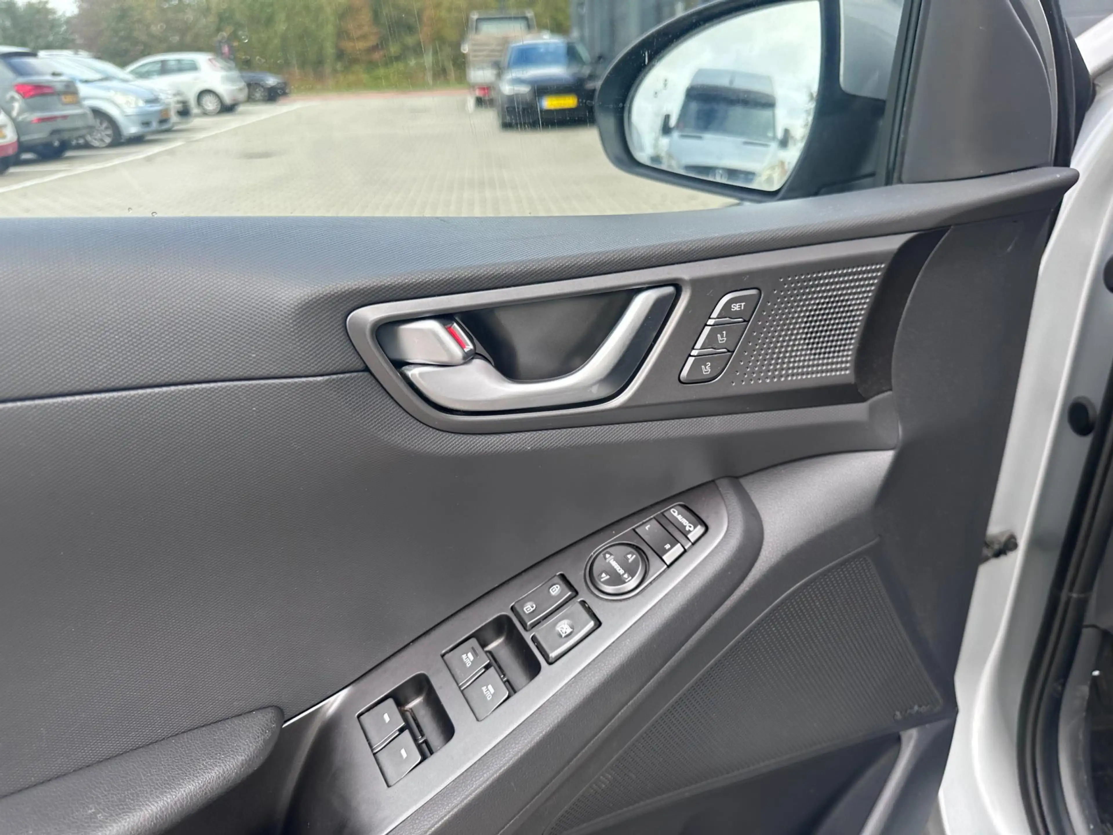 Hyundai IONIQ 1.6 GDi PHEV / facelift model / Premium — photo 15