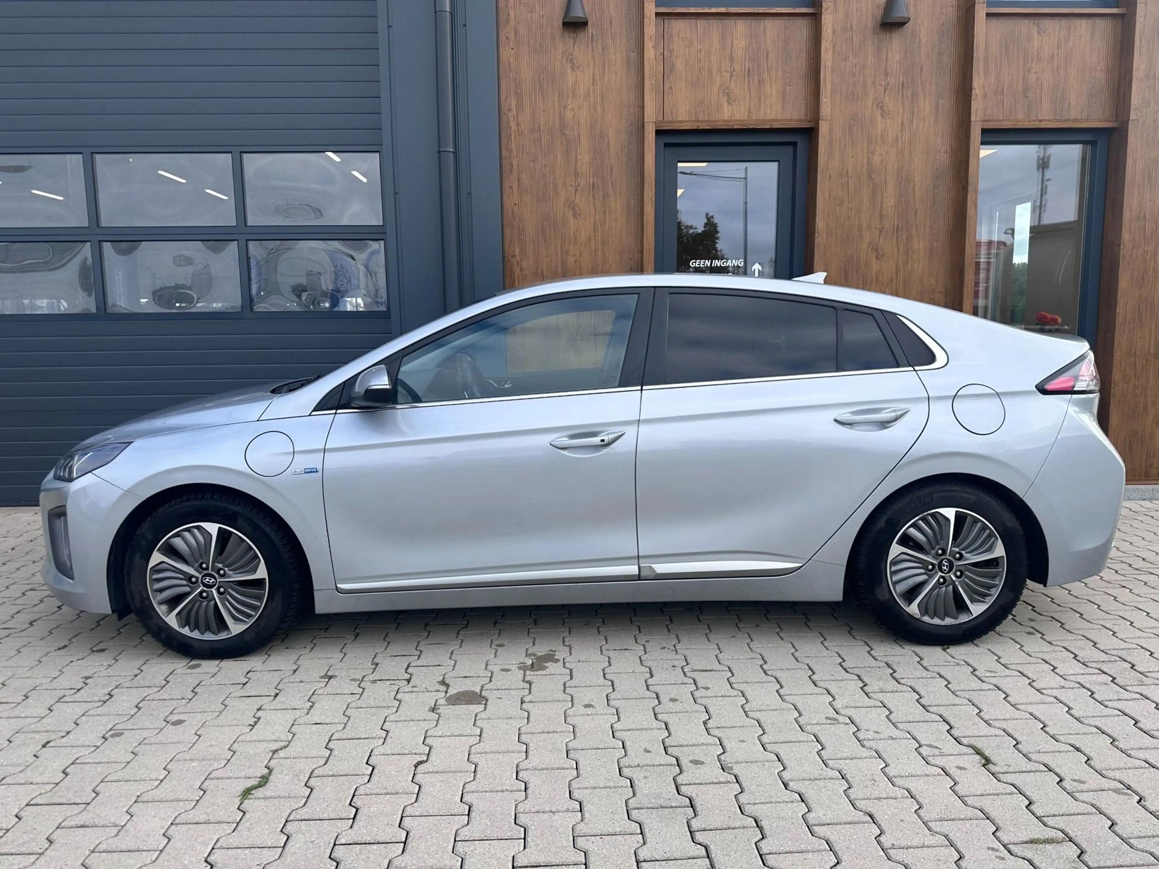 Hyundai IONIQ 1.6 GDi PHEV / facelift model / Premium — photo 8