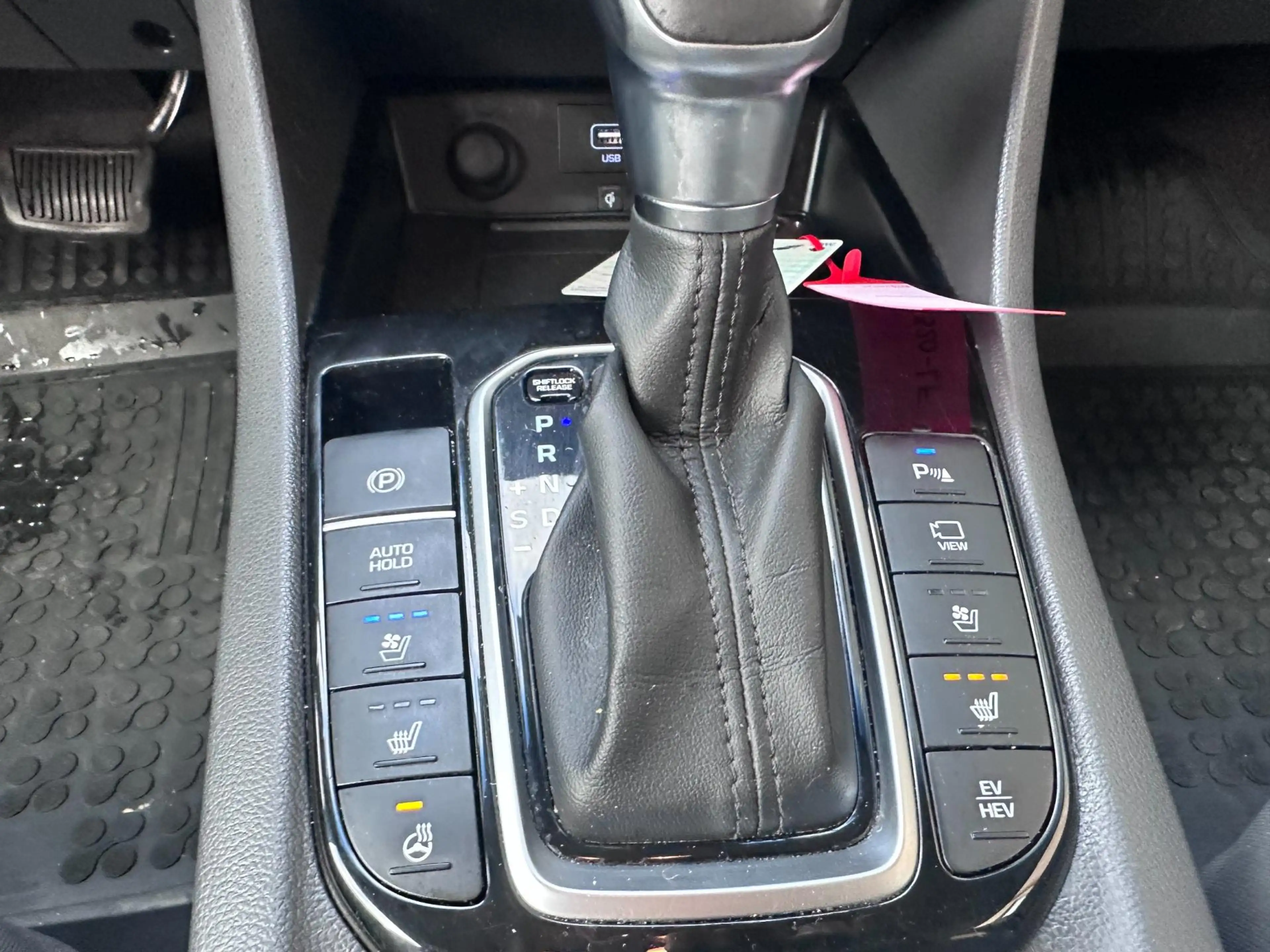 Hyundai IONIQ 1.6 GDi PHEV / facelift model / Premium — photo 12