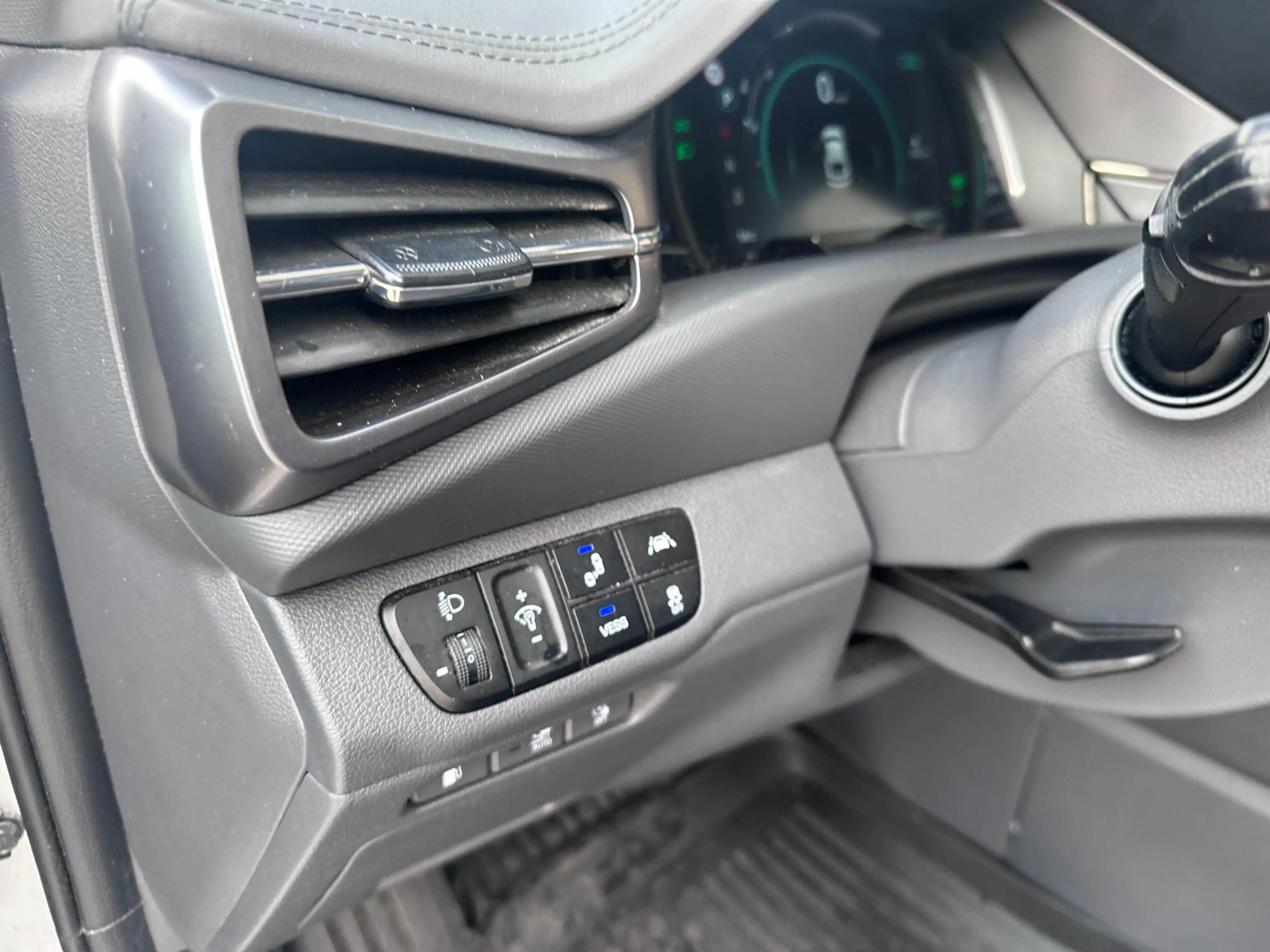 Hyundai IONIQ 1.6 GDi PHEV / facelift model / Premium — photo 14