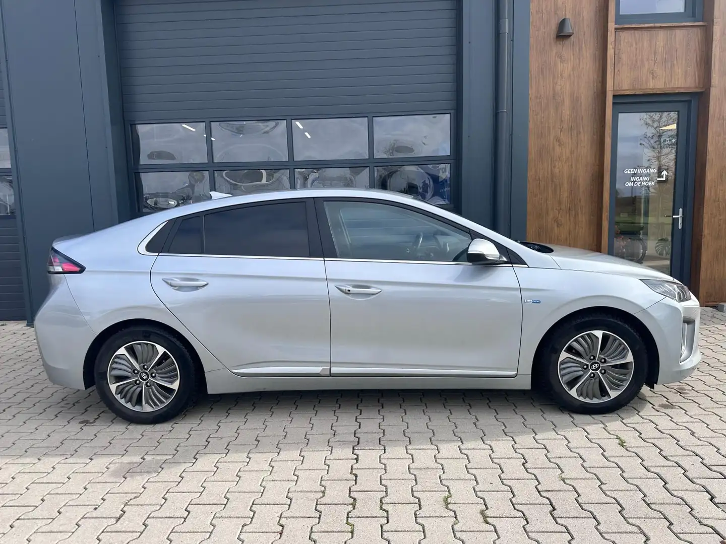 Hyundai IONIQ 1.6 GDi PHEV / facelift model / Premium Gris - 2