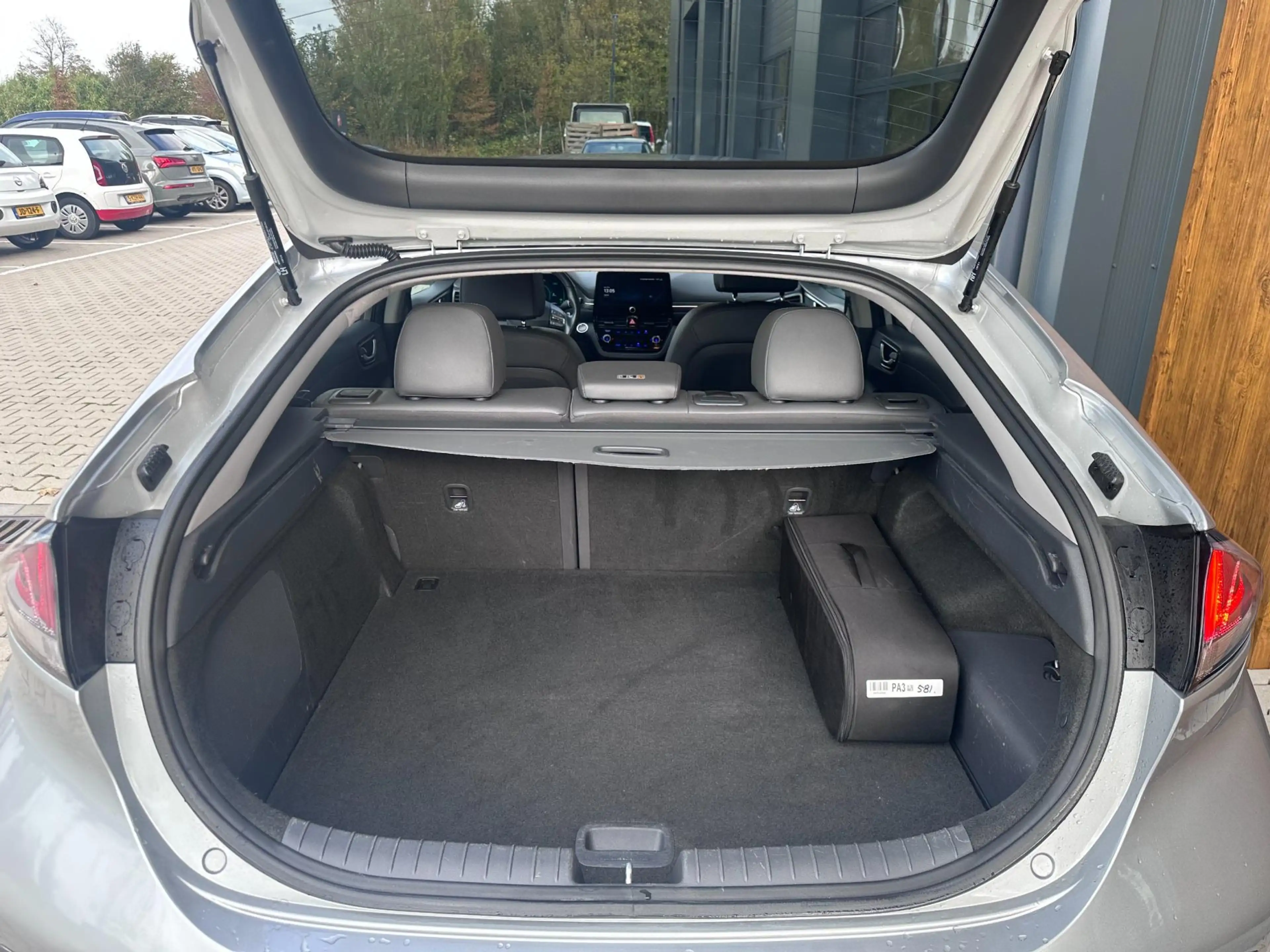 Hyundai IONIQ 1.6 GDi PHEV / facelift model / Premium — photo 9