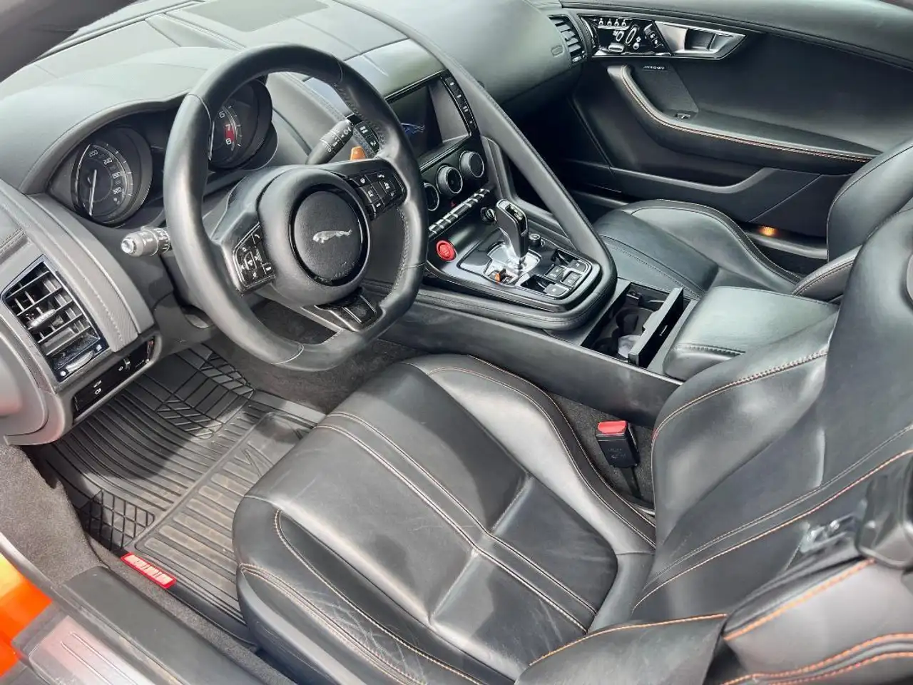 Jaguar F-Type снимка Jaguar F-Type
