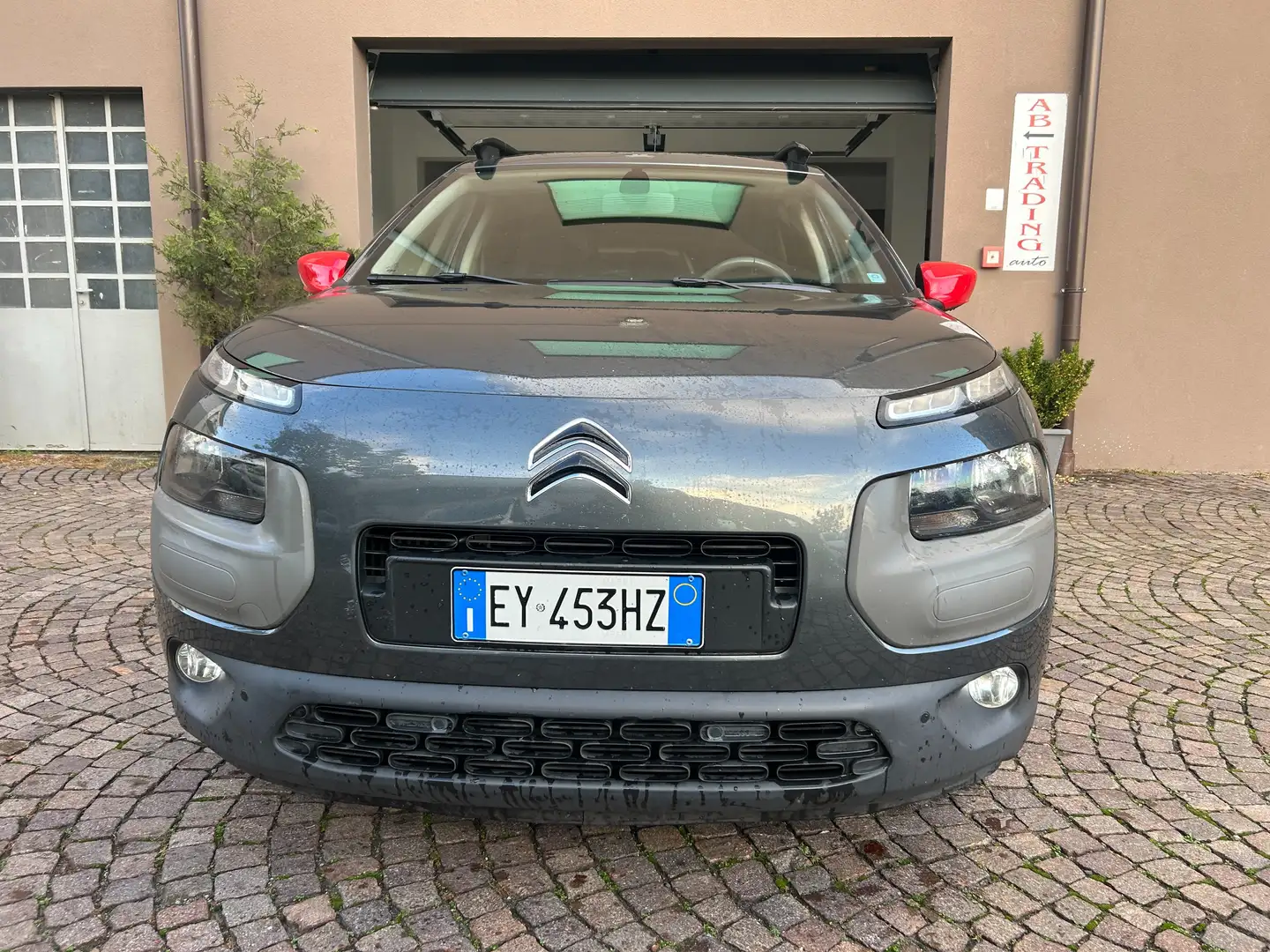 Citroen C4 C4 Cactus 2015  1.6 e-hdi Shine Edition 92cv etg6 Grijs - 1
