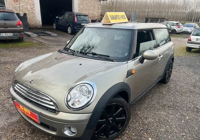 MINI Cooper Clubman Cooper 1.6i 120CV en bon état générale