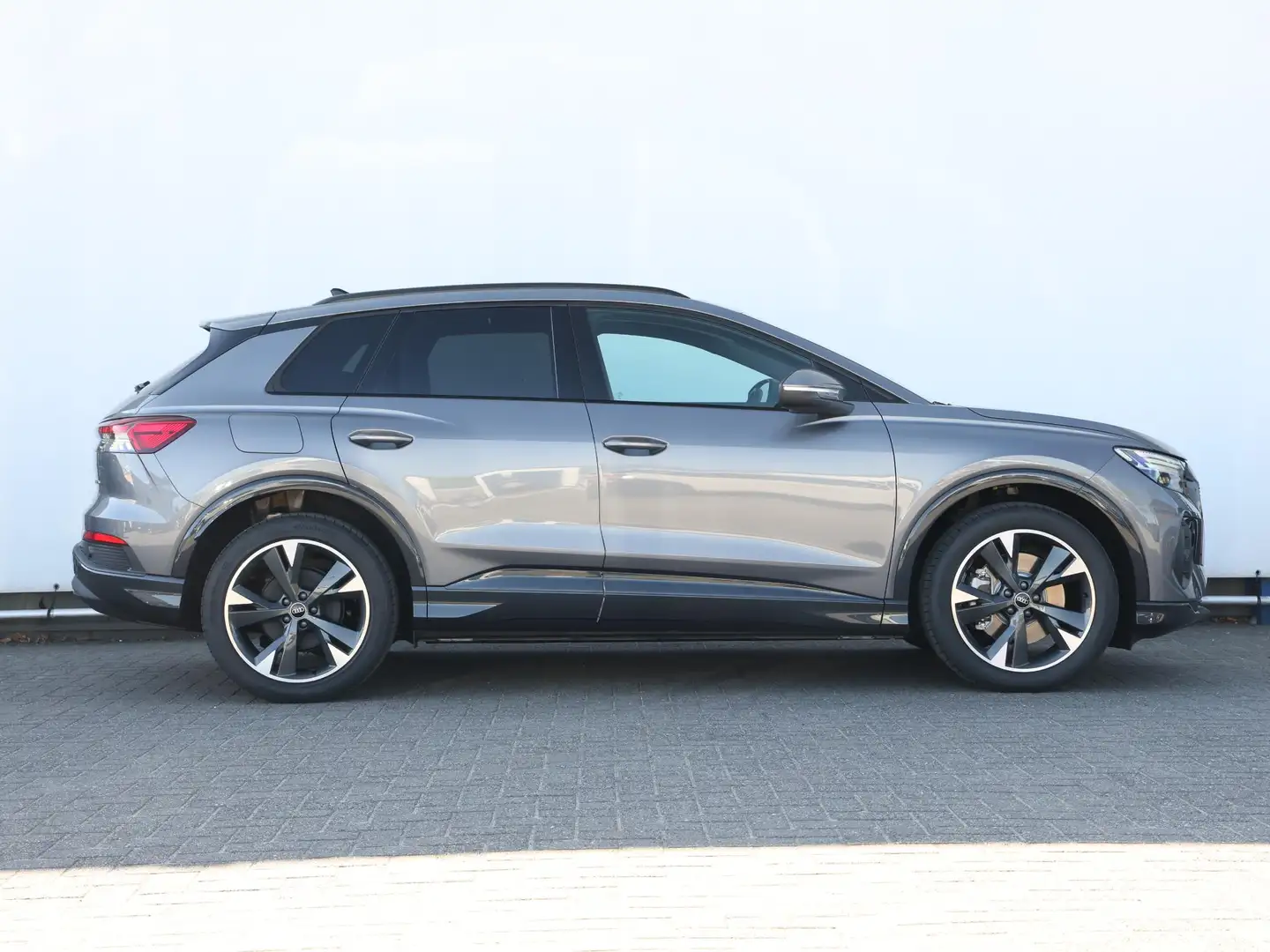 Audi Q4 e-tron 45 quattro Advanced edition 82 kWh | 286pk | Optie Gris - 2