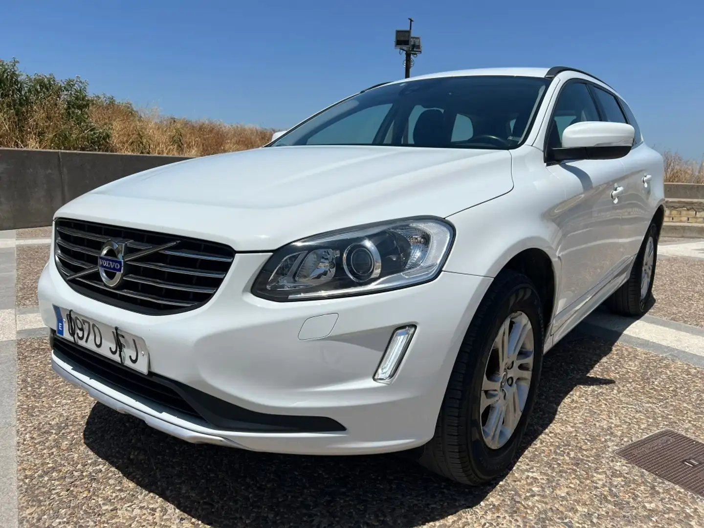 Volvo XC60 D4 Kinetic AWD Aut. 181 Bianco - 1