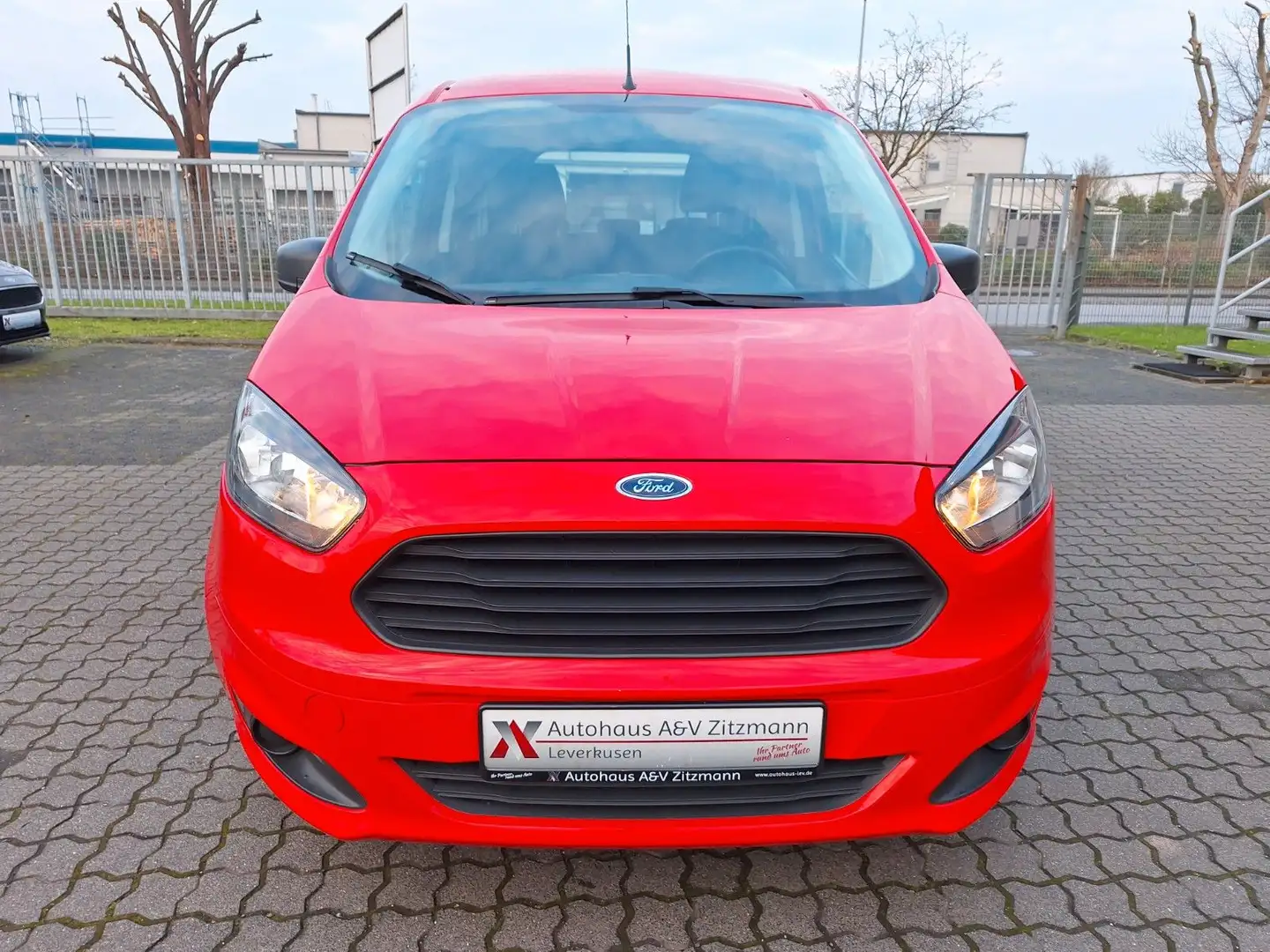 Ford Tourneo Courier Ambiente Rot - 2