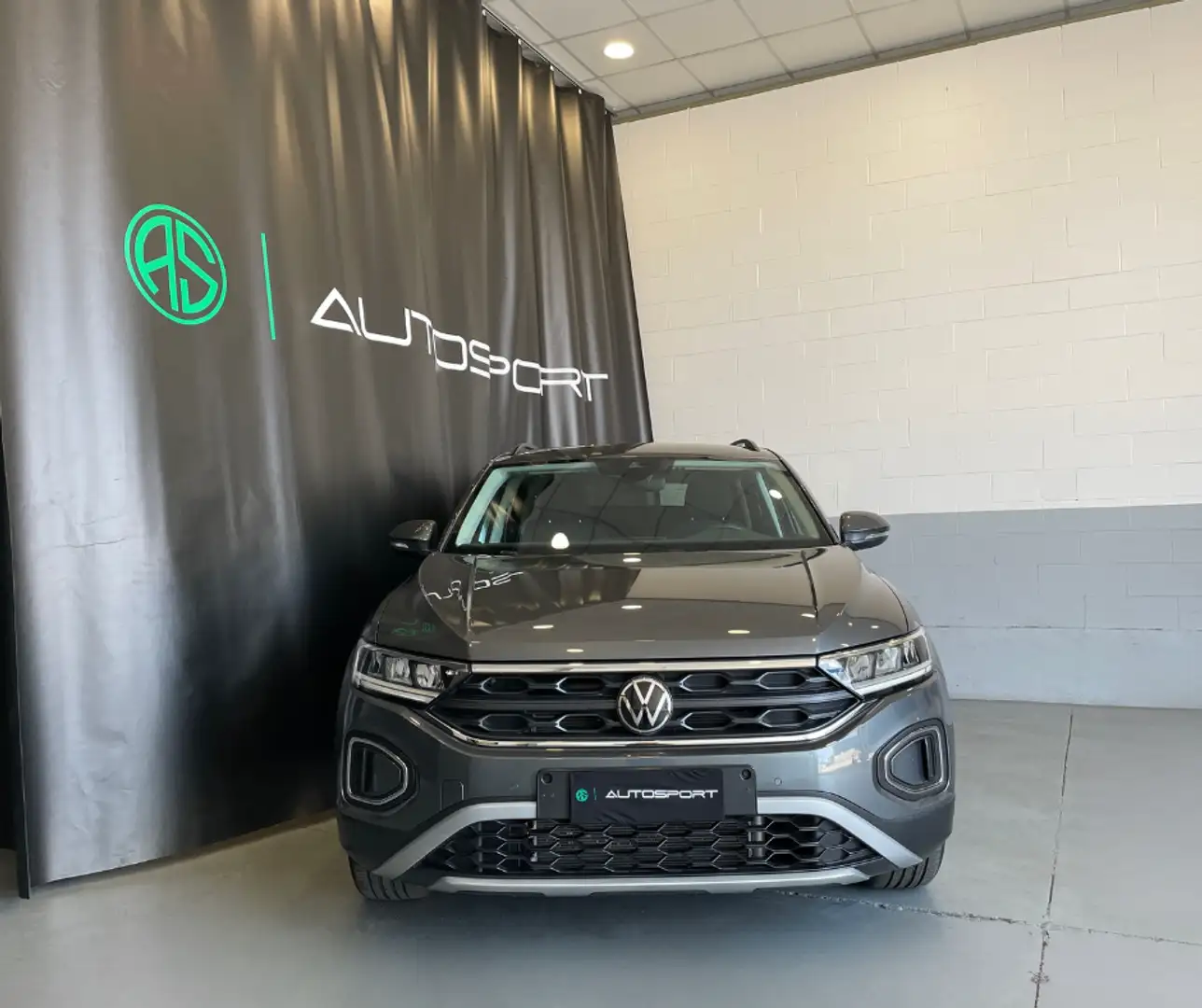 Volkswagen T-Roc 1.0 TSI Life Grau - 2