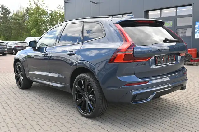 Volvo XC60 view 3