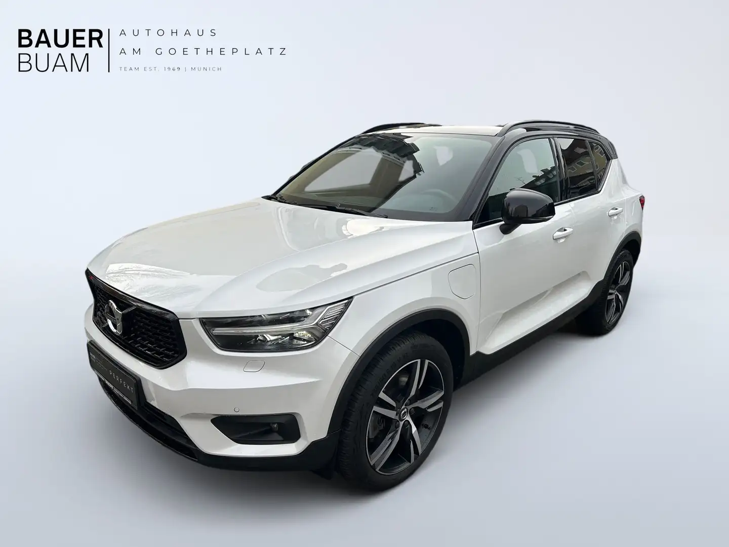 Volvo XC40 R Design Recharge Plug-In Hybrid 2WD Weiß - 1