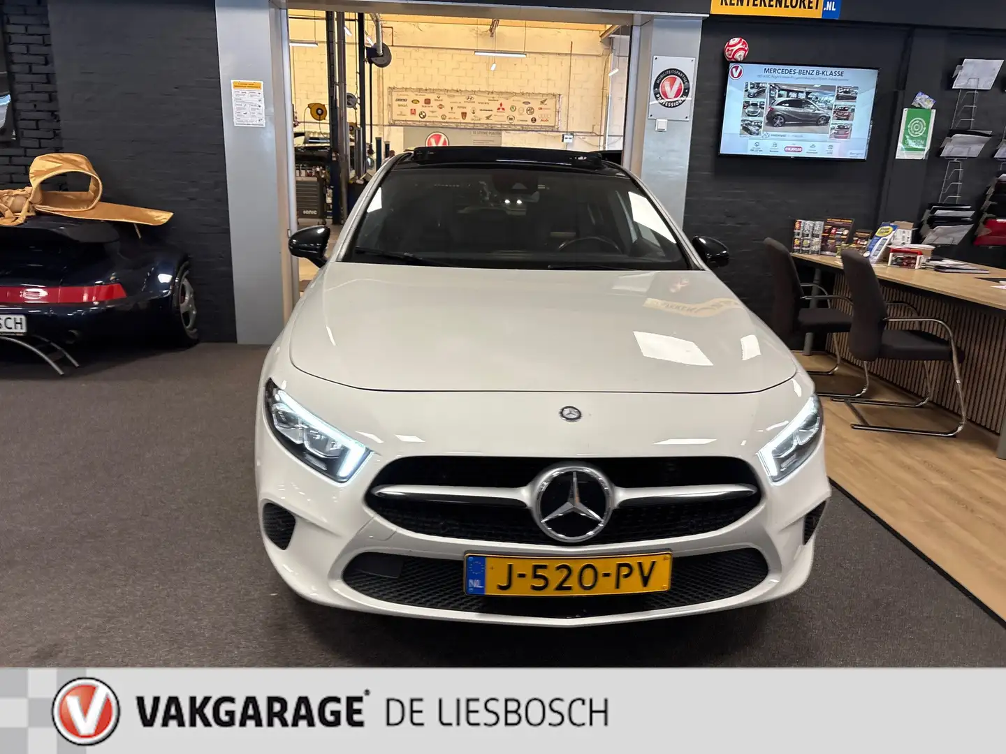 Mercedes-Benz A 220 Premium Plus/leer/navi/pano/memory/360 camera/deal Wit - 2