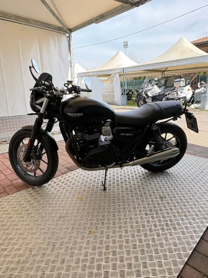 Triumph Street Twin Negro - 2