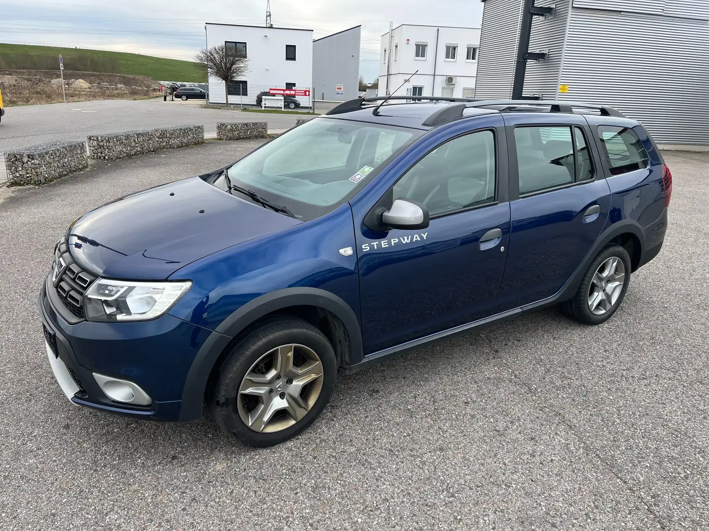Dacia Logan MCV Stepway 2019 0.9TCe 90 PS AHK Blau - 1