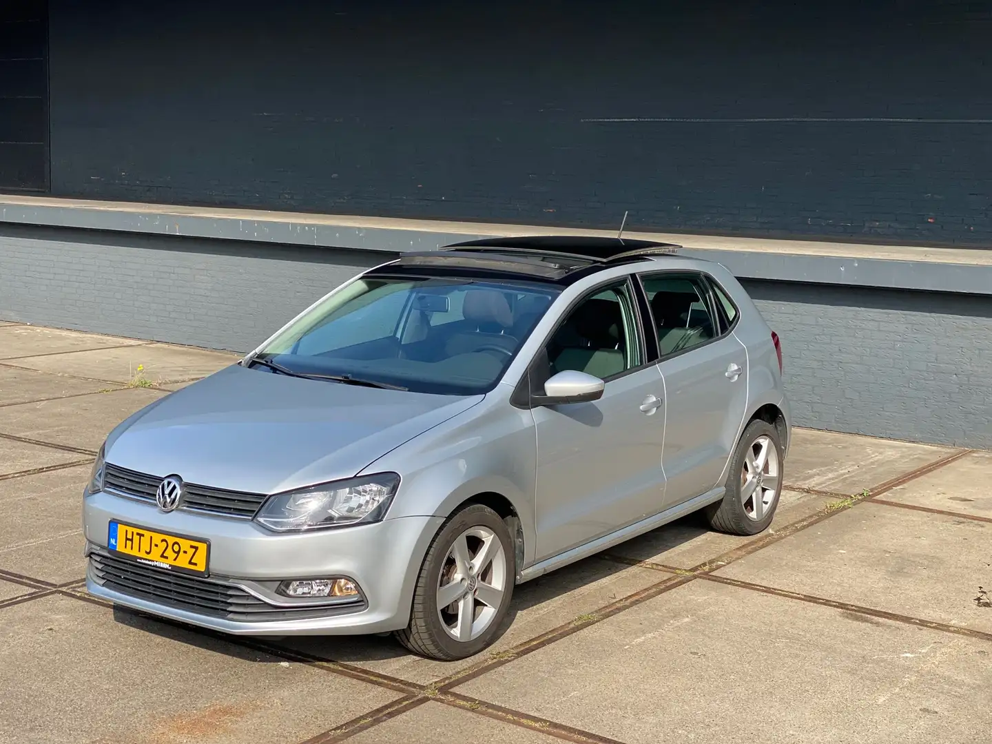 Volkswagen Polo 1.0 Benzine 75PK Pano Nieuwe Apk Grijs - 1