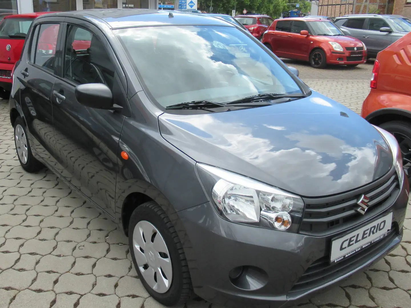 Suzuki Celerio 1.0 Club,6xAirb,ABE,ESP,Klima,ZV,el.Fh,CD,FSA Grau - 2