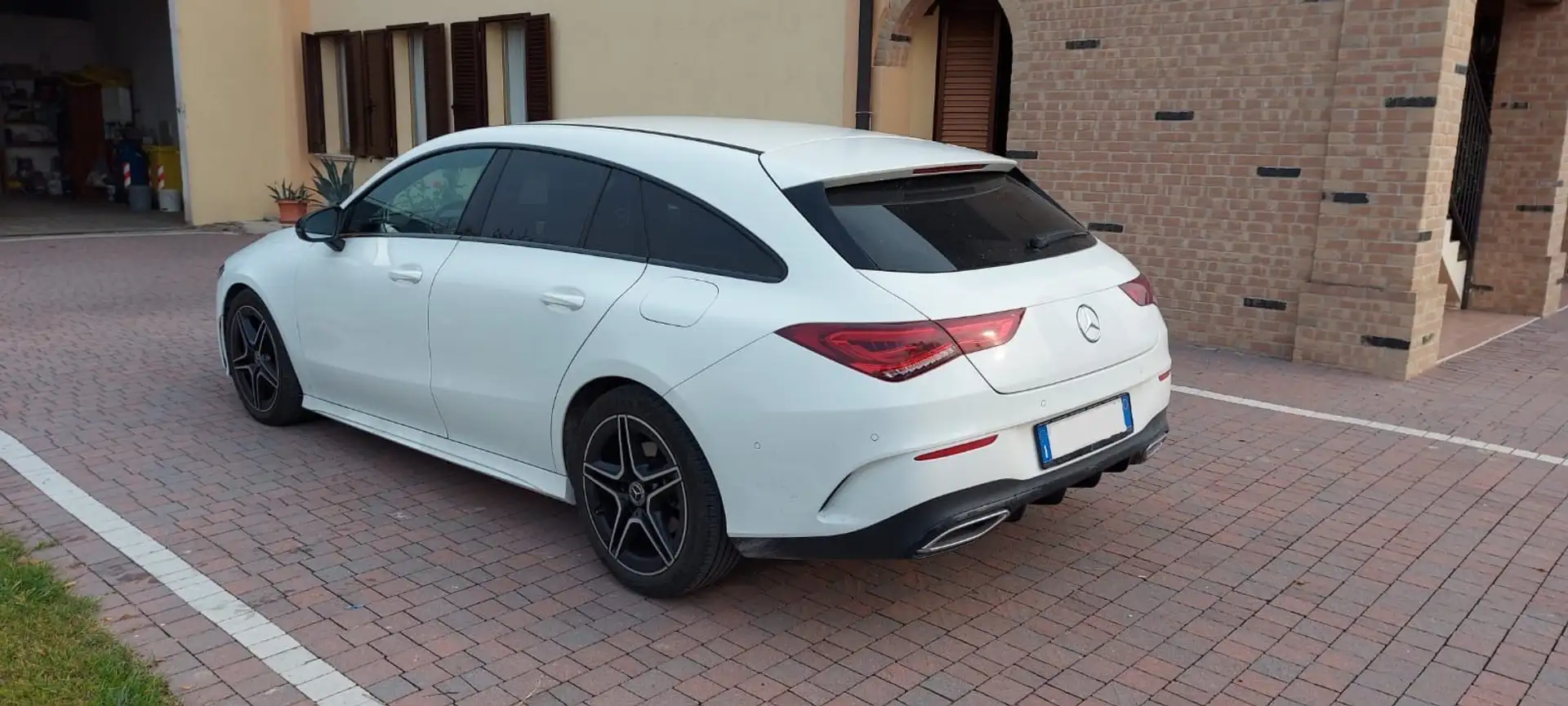 Mercedes-Benz CLA 220 Shooting Brake d Premium auto - 2