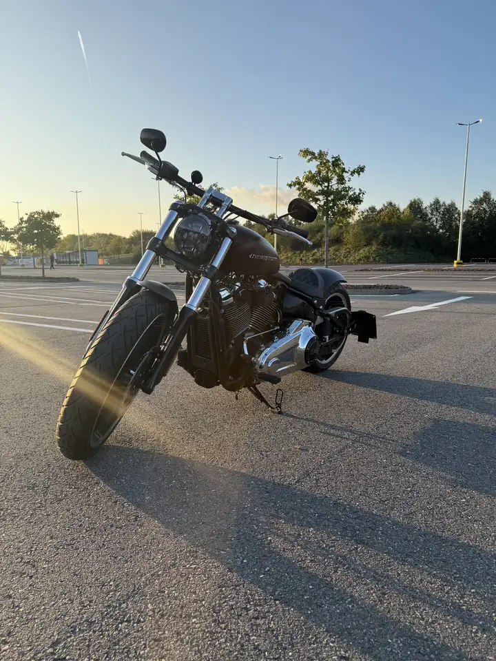 Harley-Davidson Breakout