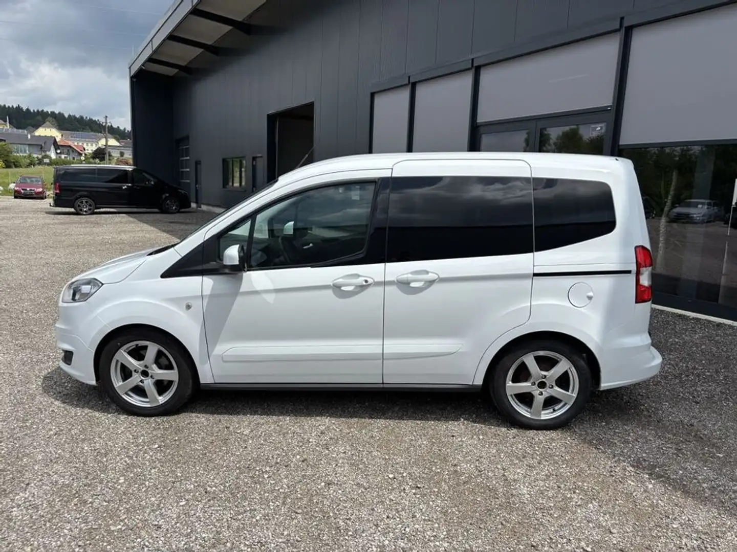 Ford Tourneo Courier Trend Weiß - 2