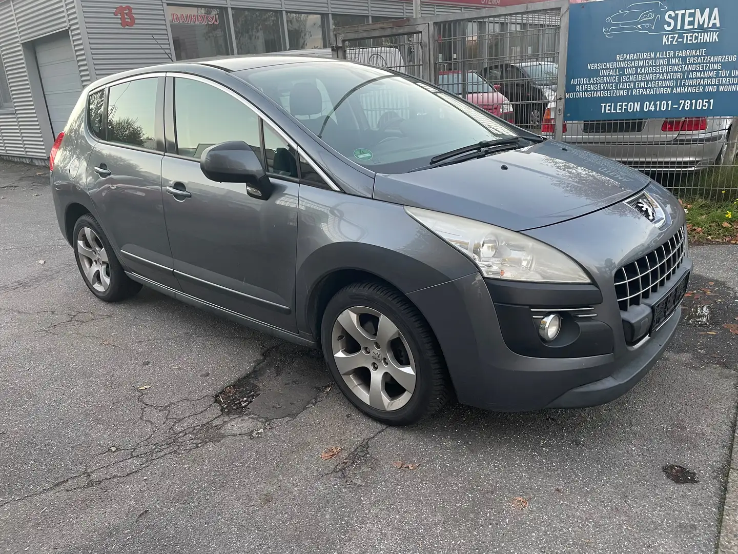 Peugeot 3008 HDi FAP 150 Active Grau - 2