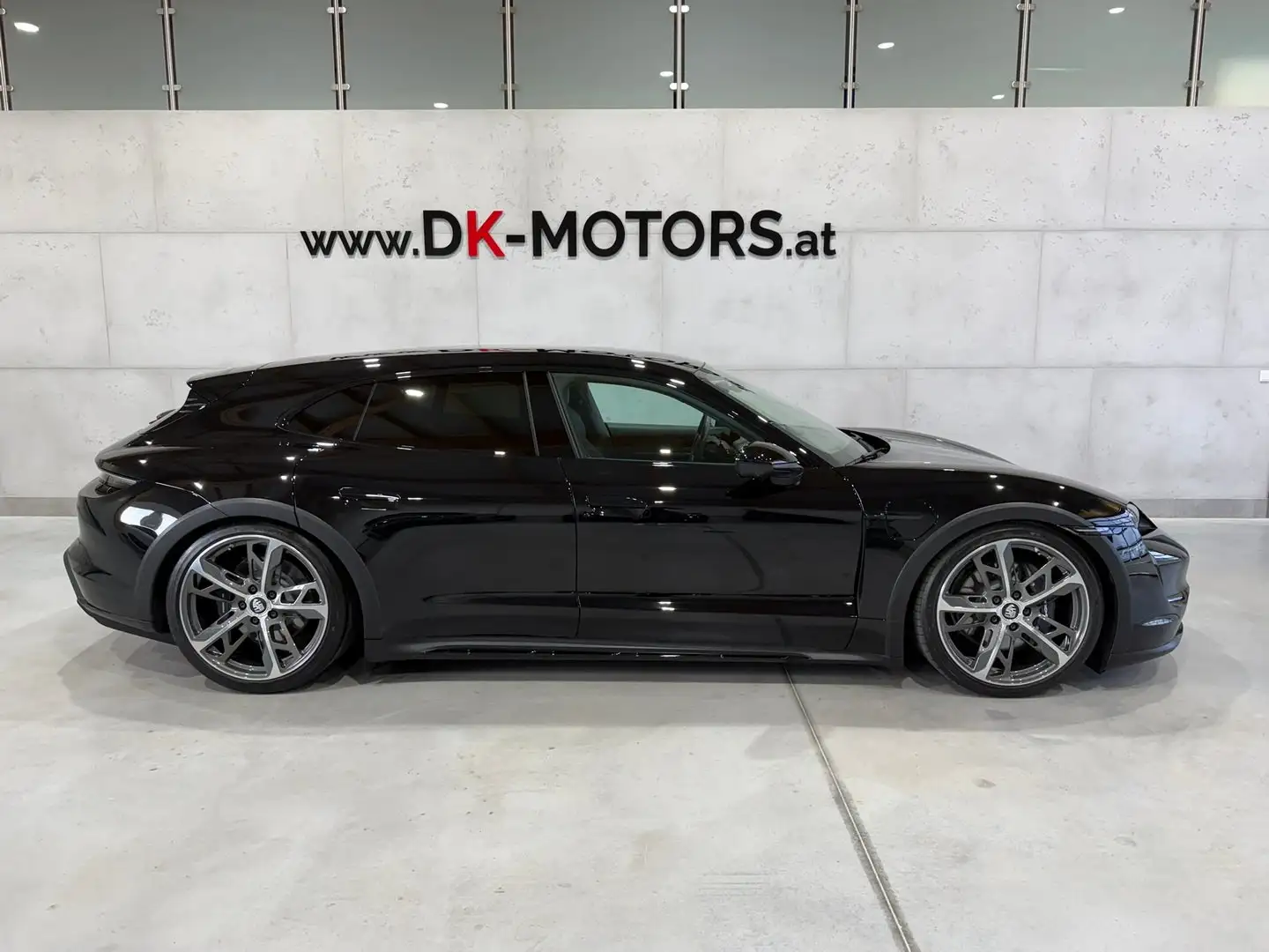 Porsche Taycan Cross Turismo 4 / Approved / 21" / 360 Grad / uvm Schwarz - 1
