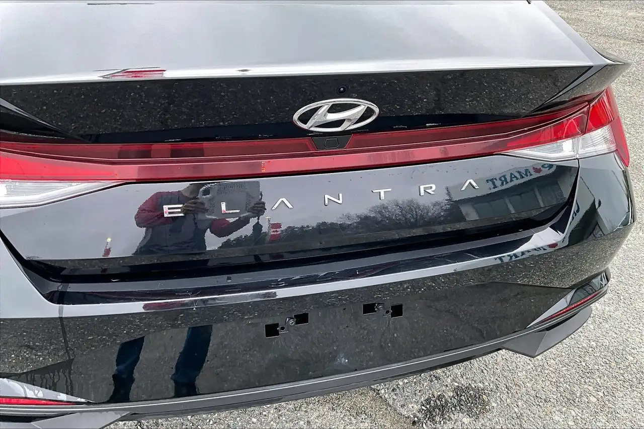 Hyundai ELANTRA снимка Hyundai ELANTRA